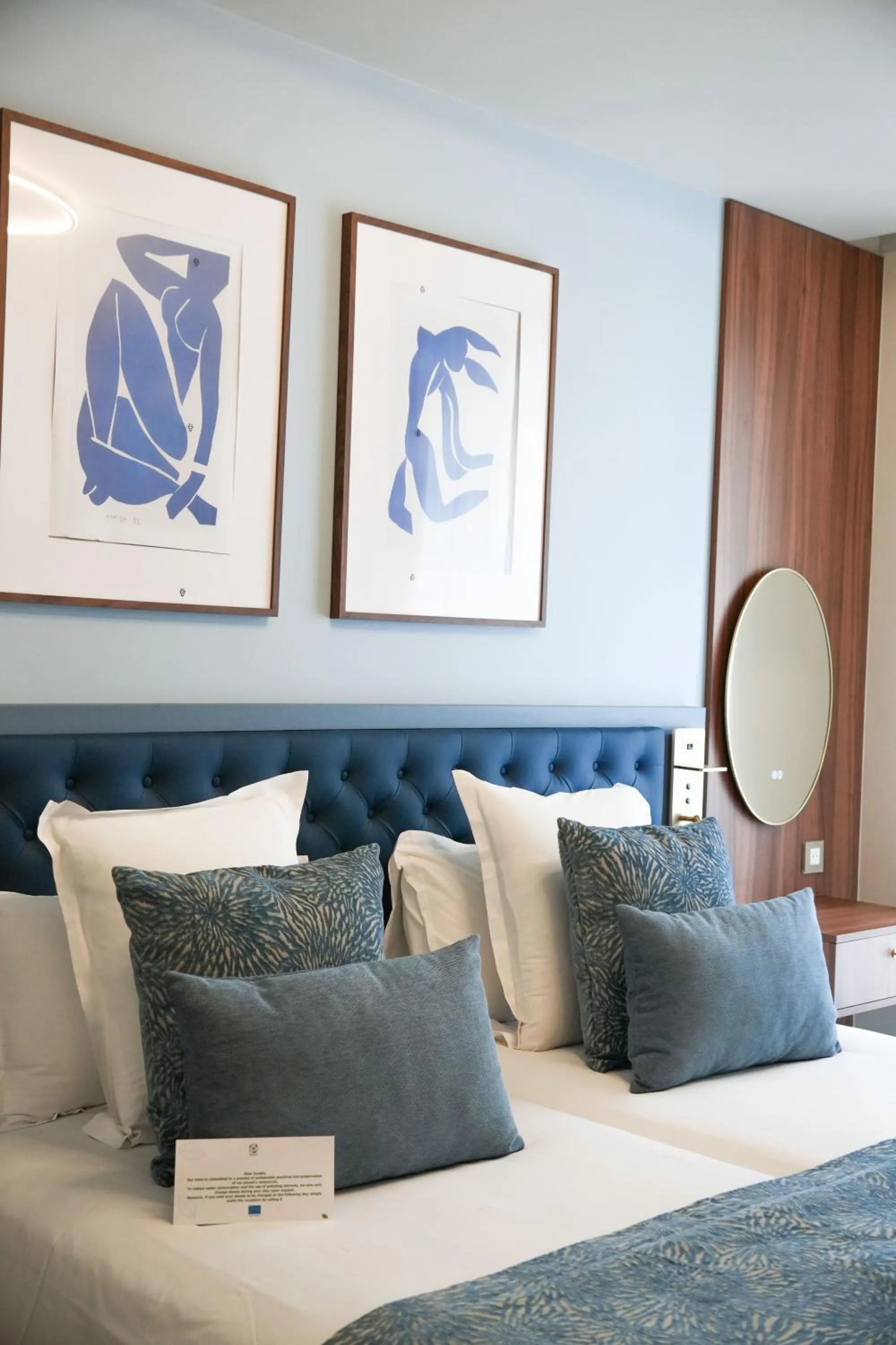 Bed in Hotel Beau Rivage