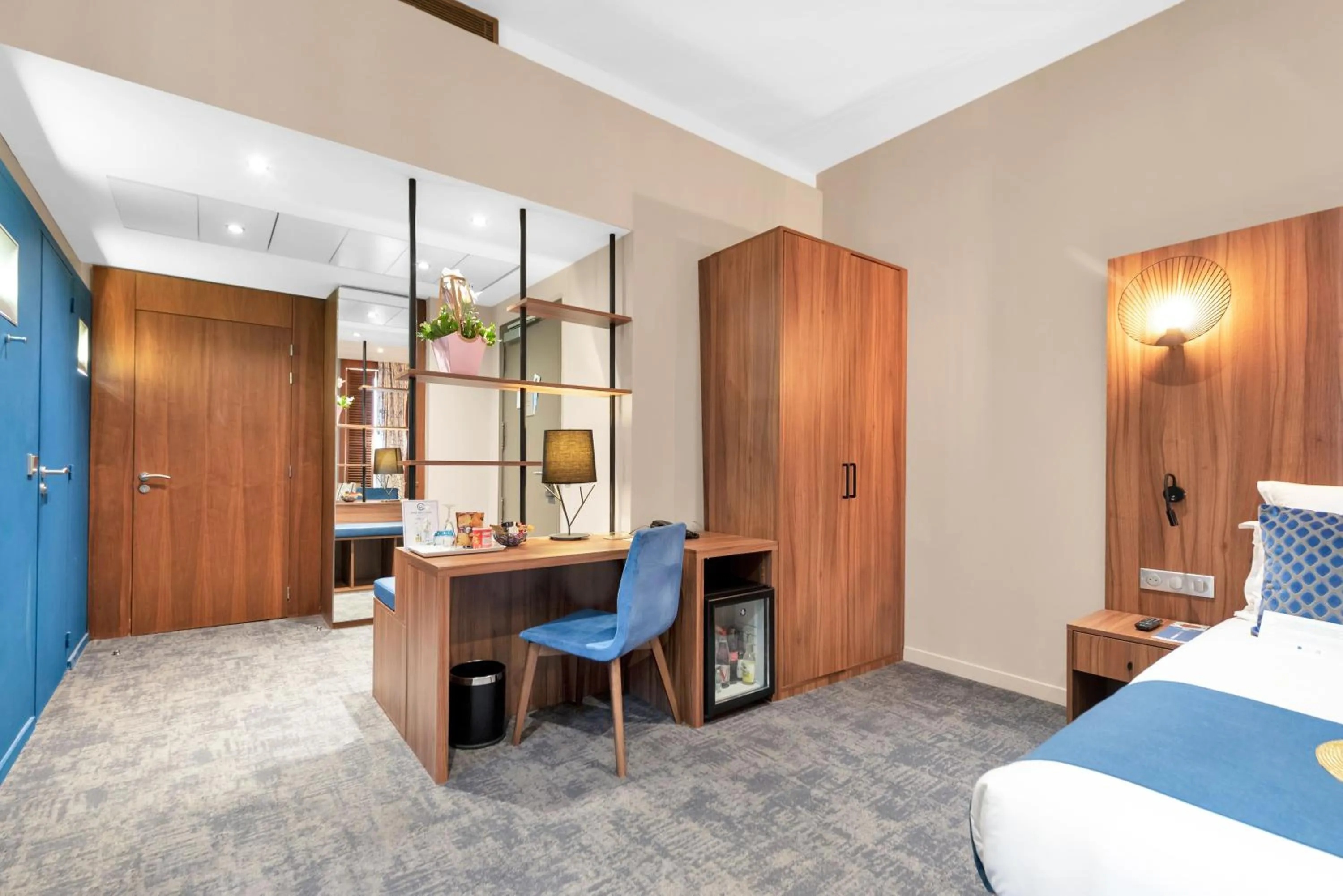 Photo of the whole room, Bed in Hotel Beau Rivage