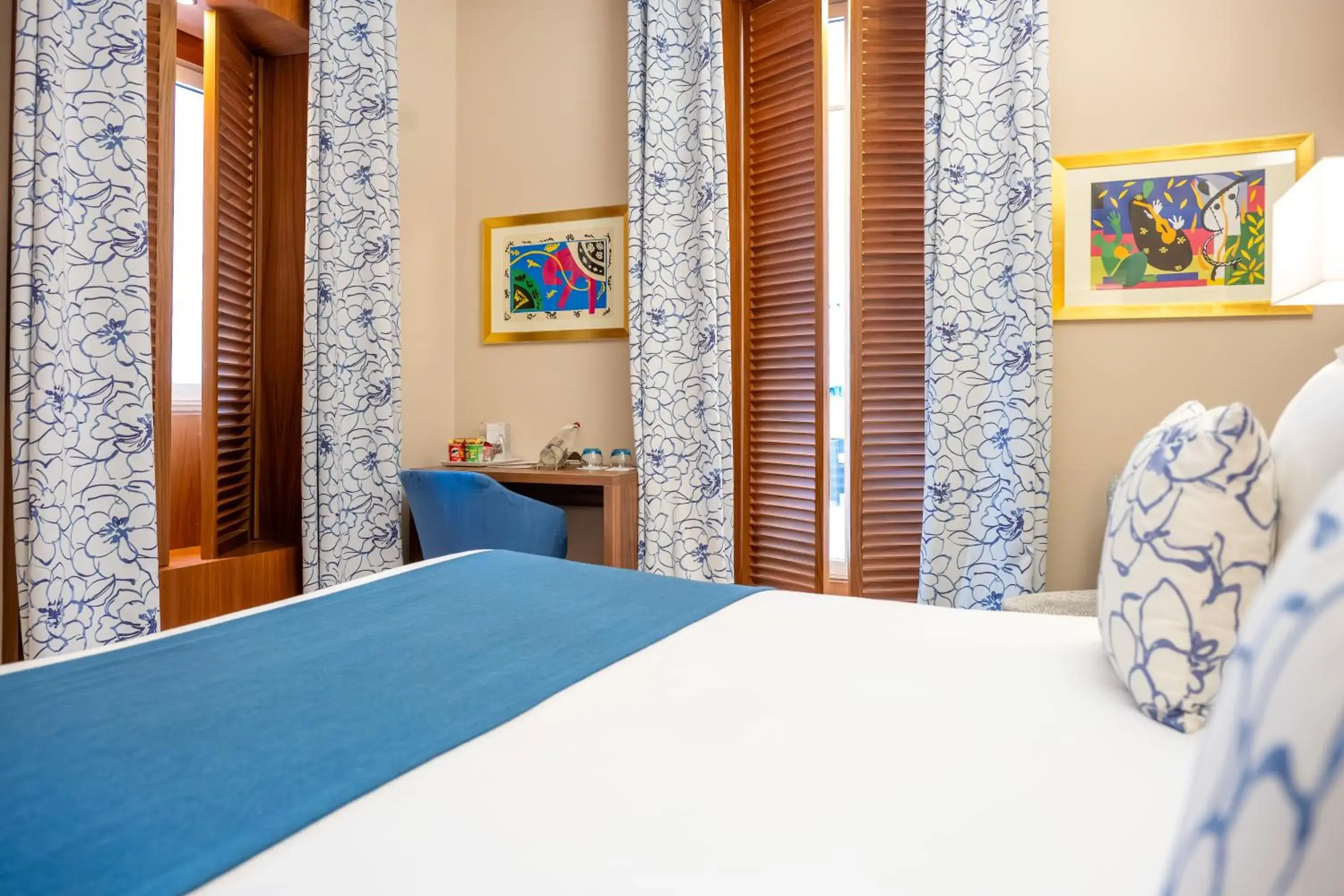 Bed in Hotel Beau Rivage Bed in Hotel Beau Rivage