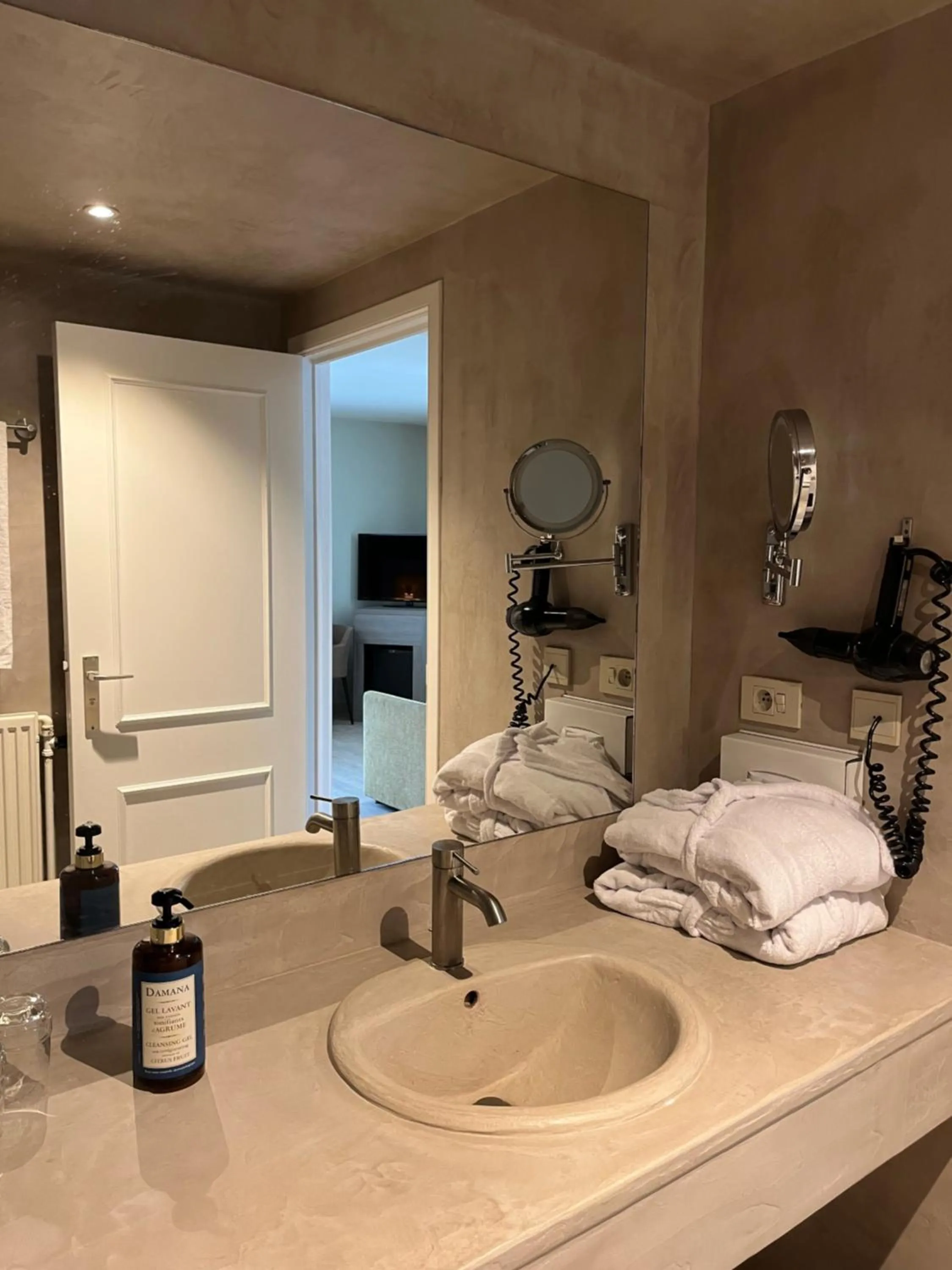 Bathroom, Bed in Hotel In den Bonten Os