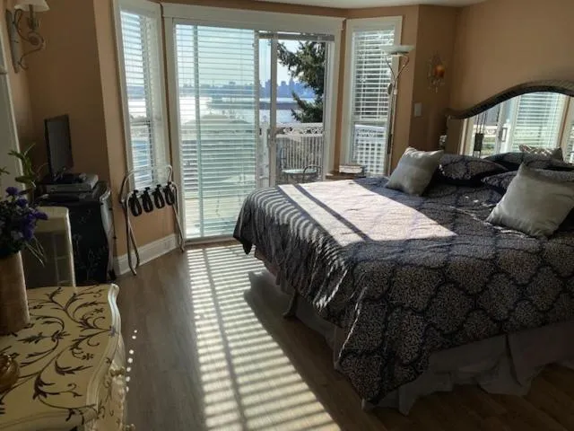 Bed in Ocean Breeze Executive Bed and Breakfast