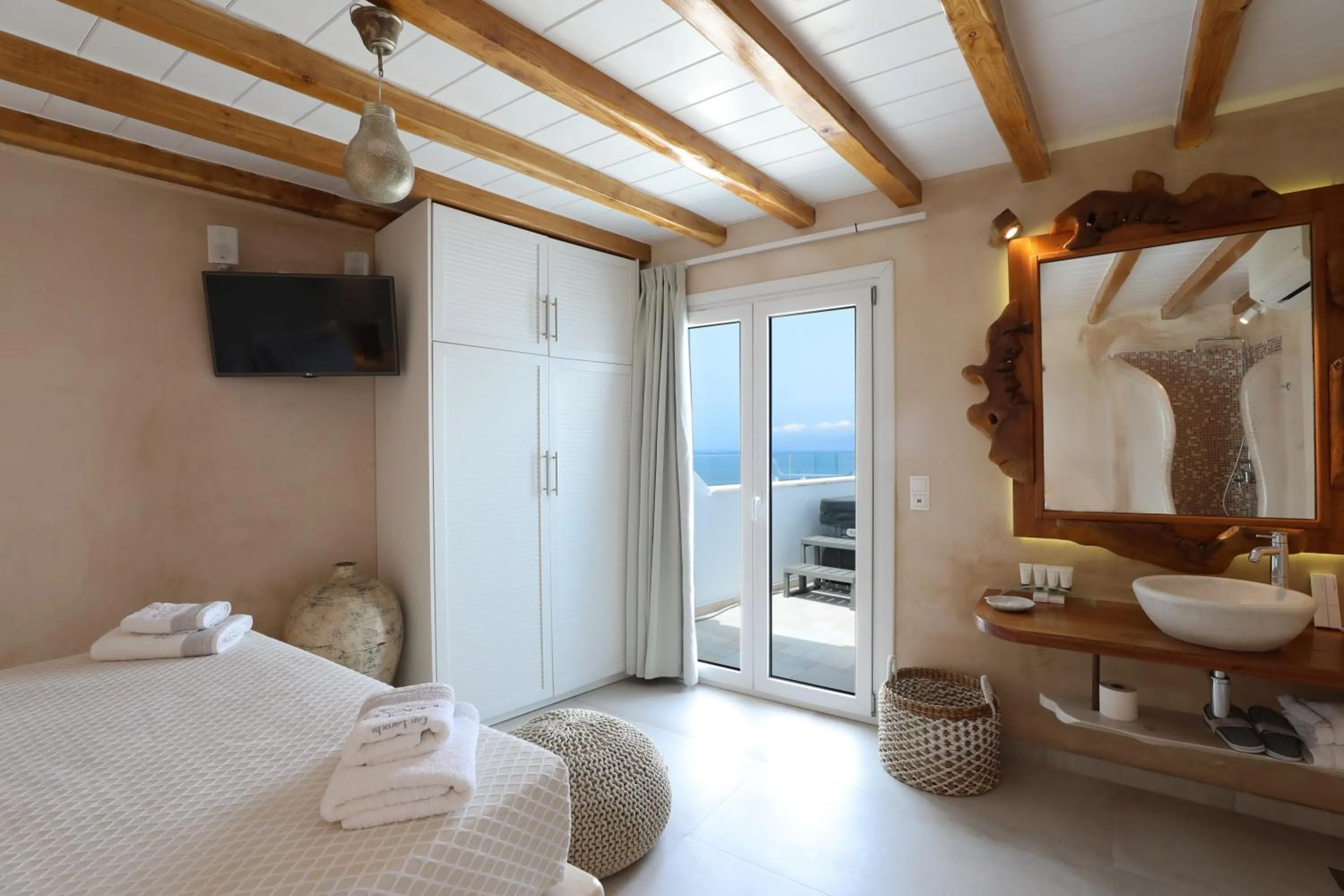 Bathroom, Bed in Ibiscus Boutique