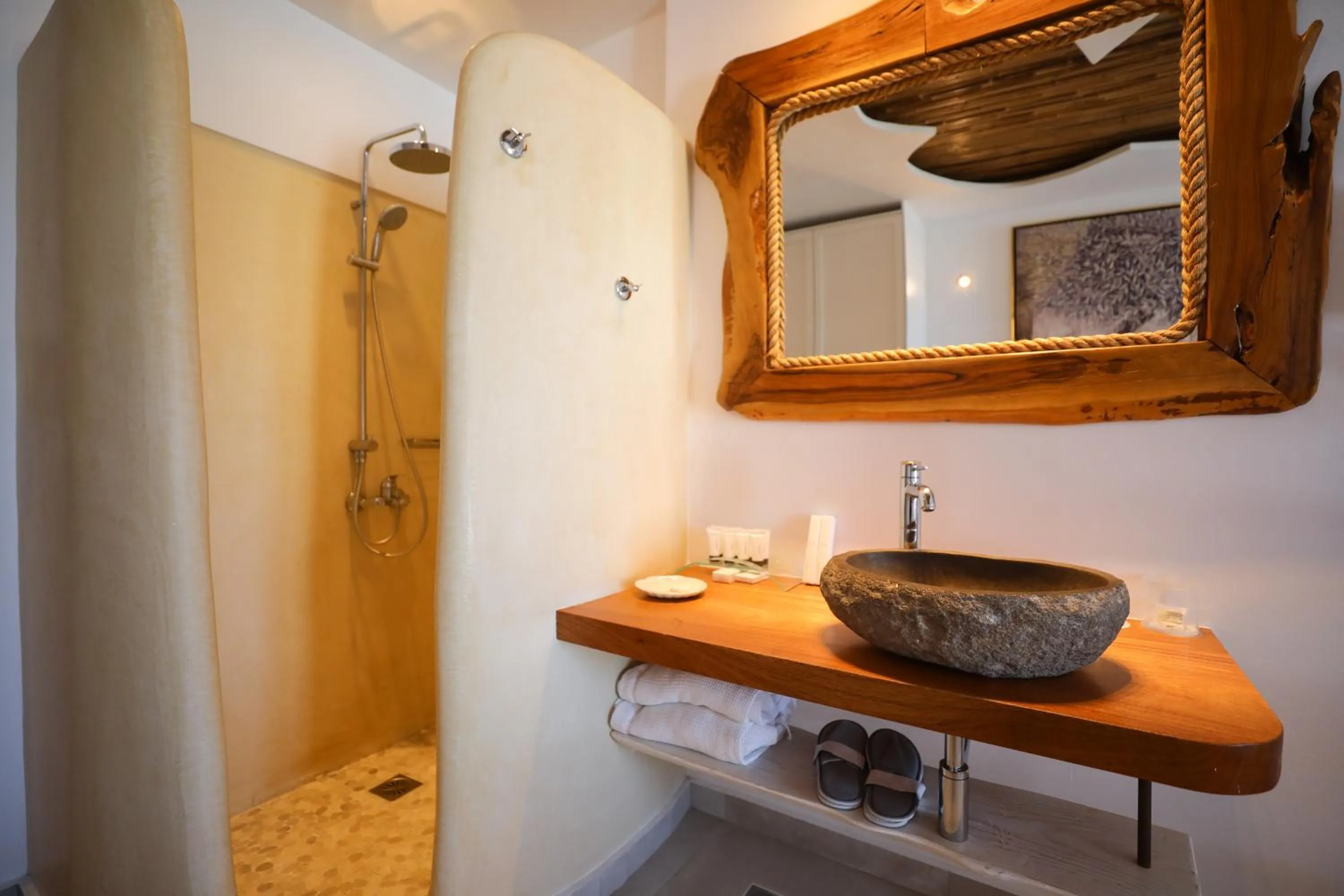 Shower in Ibiscus Boutique