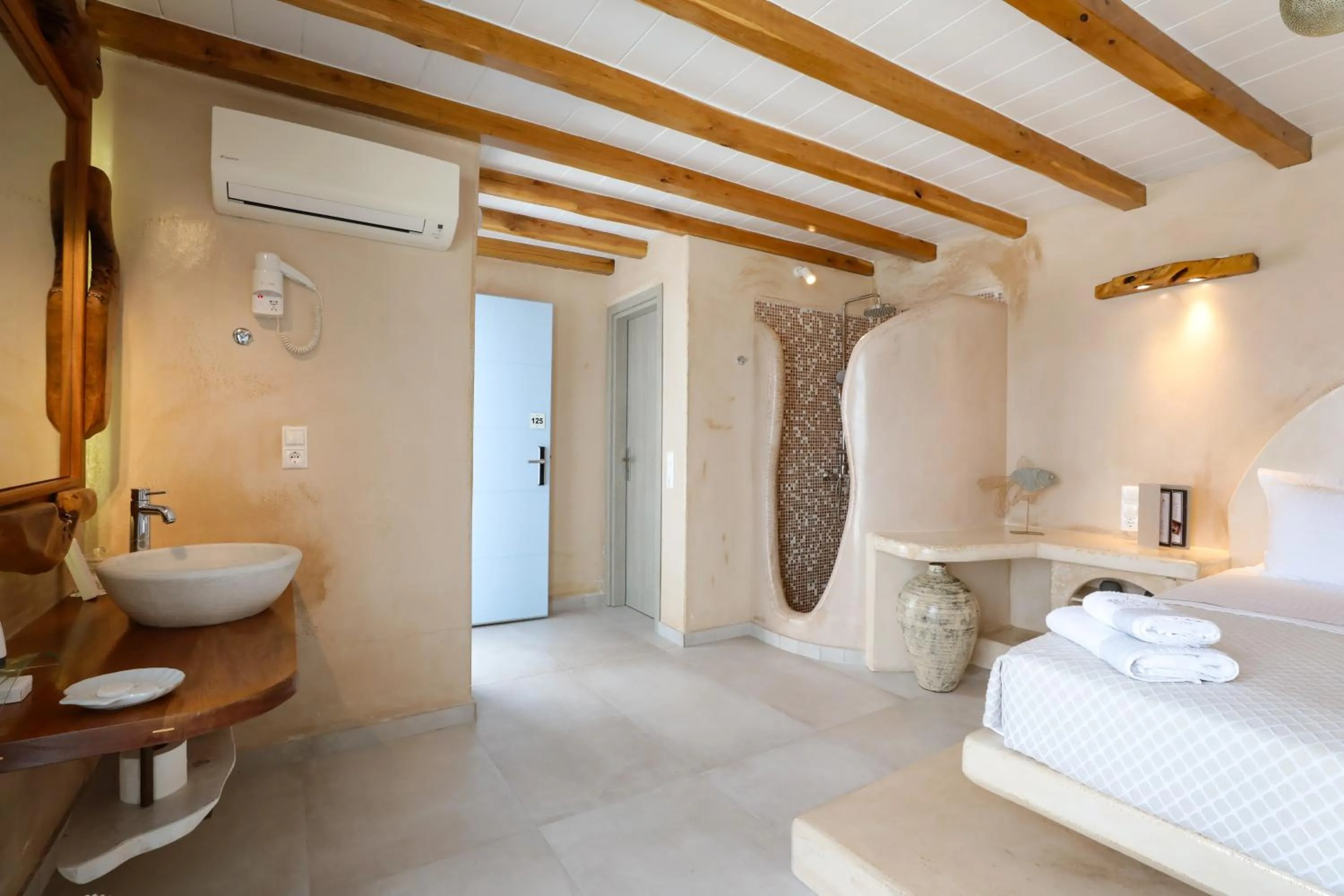 Shower in Ibiscus Boutique