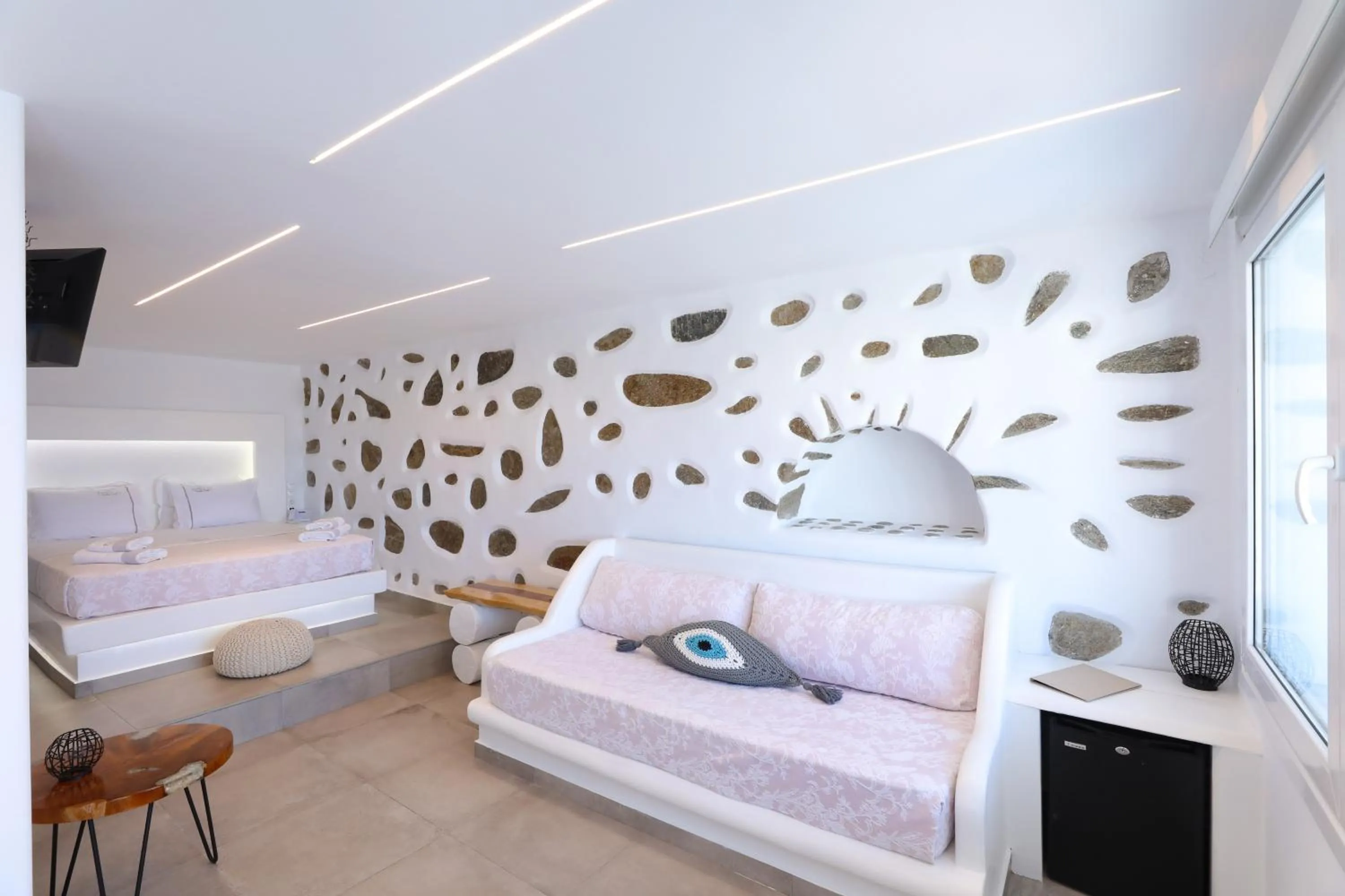 Photo of the whole room, Bed in Ibiscus Boutique