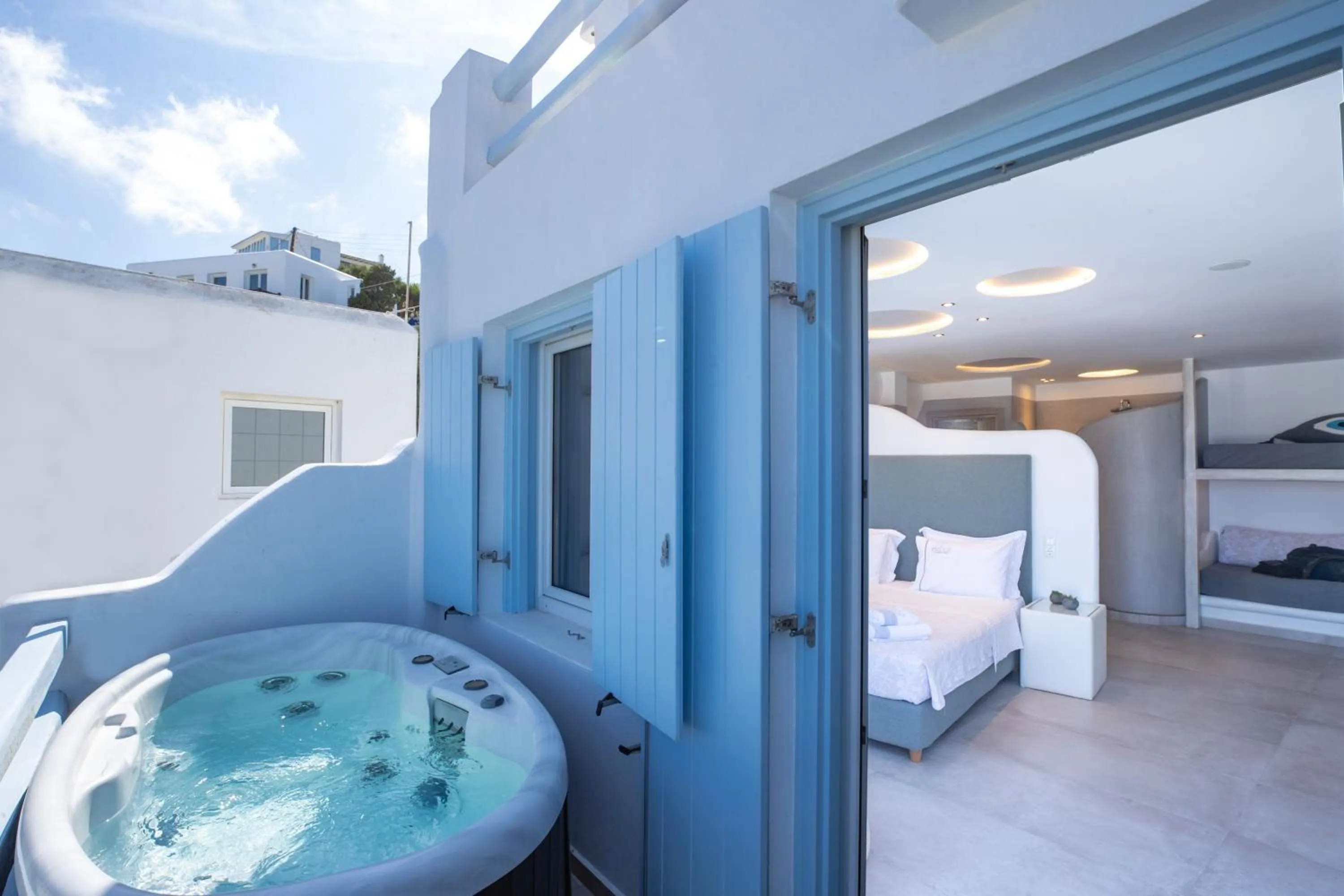 Hot Tub, Bed in Ibiscus Boutique