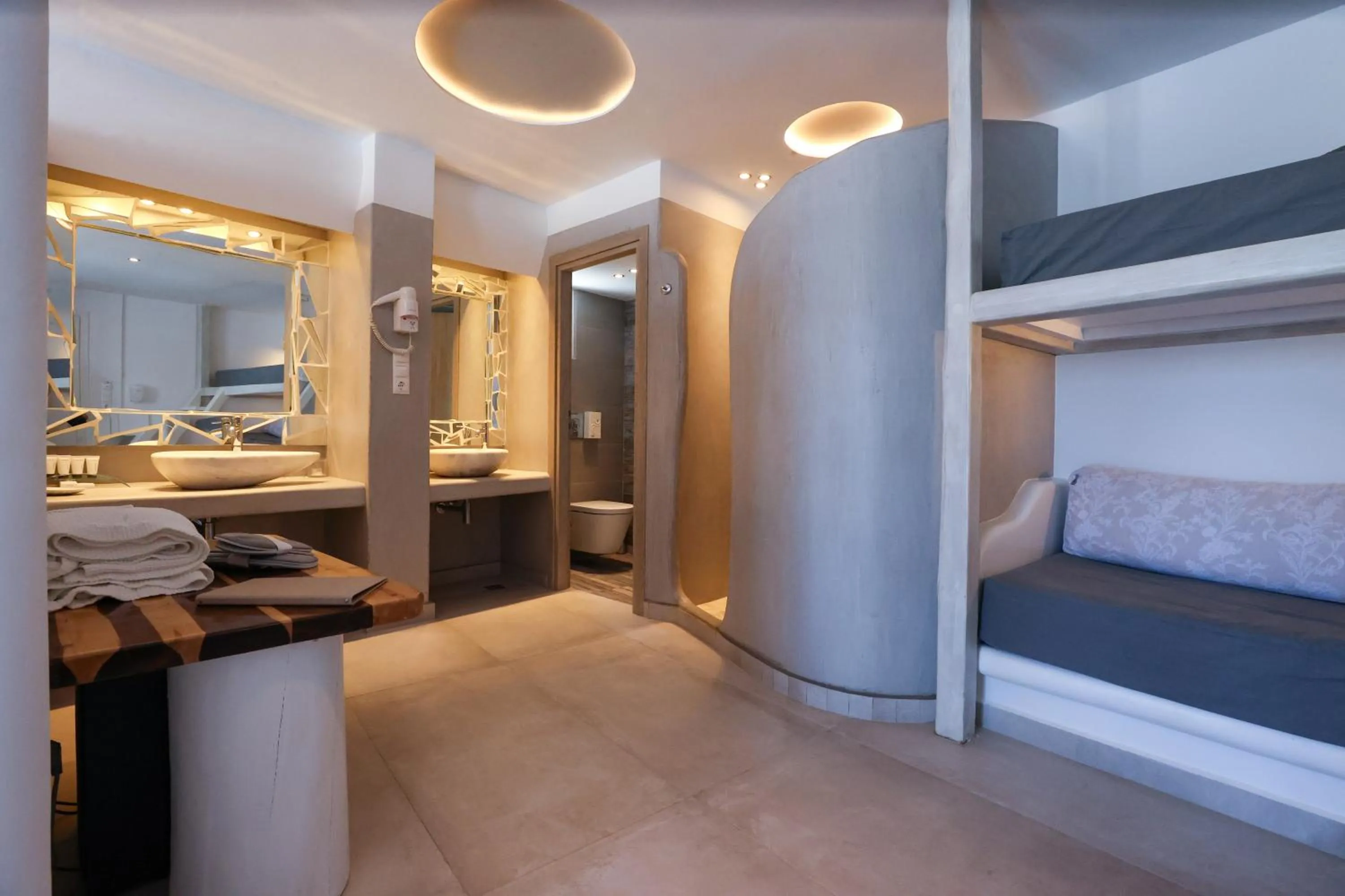 Shower, Bed in Ibiscus Boutique