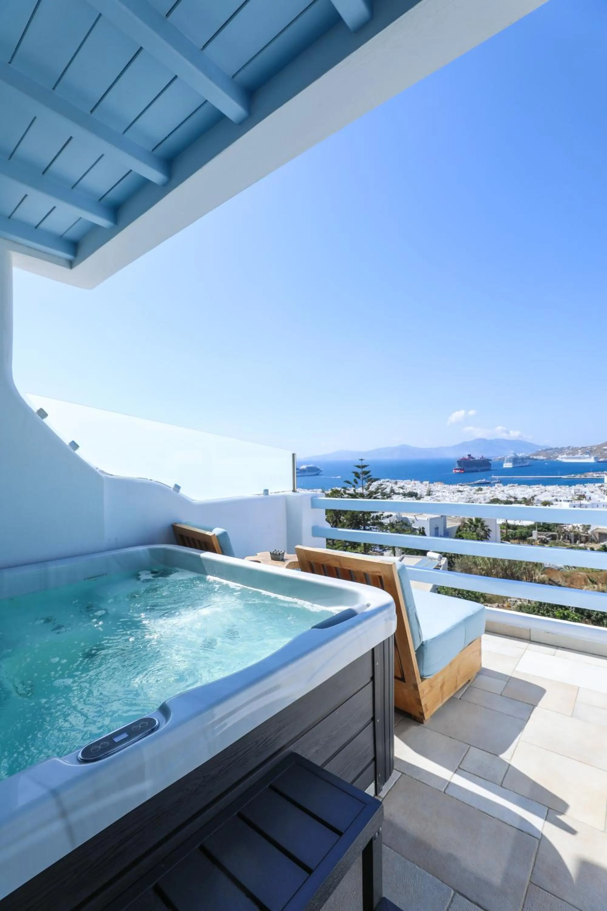 Hot Tub in Ibiscus Boutique