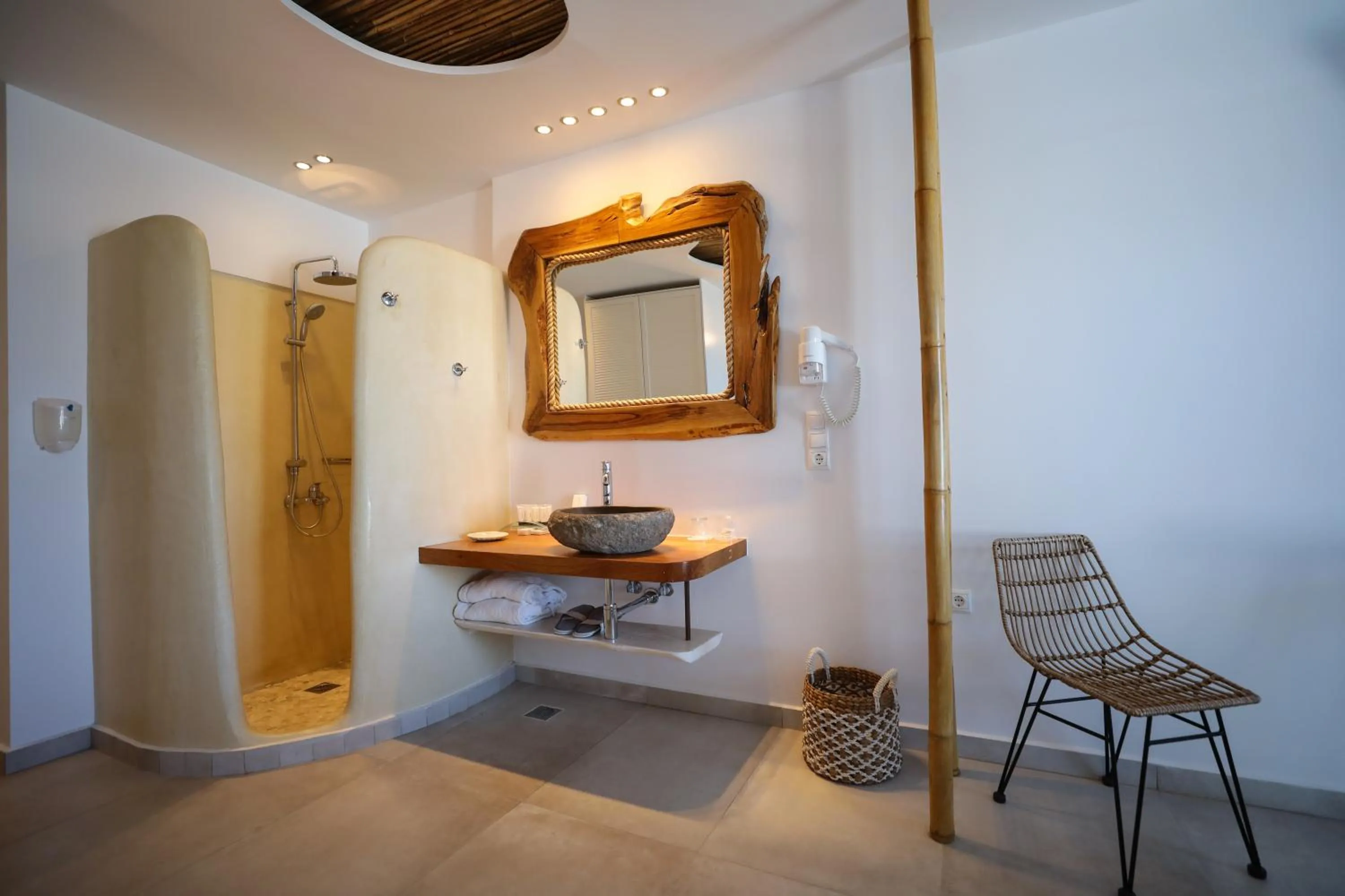 Shower in Ibiscus Boutique