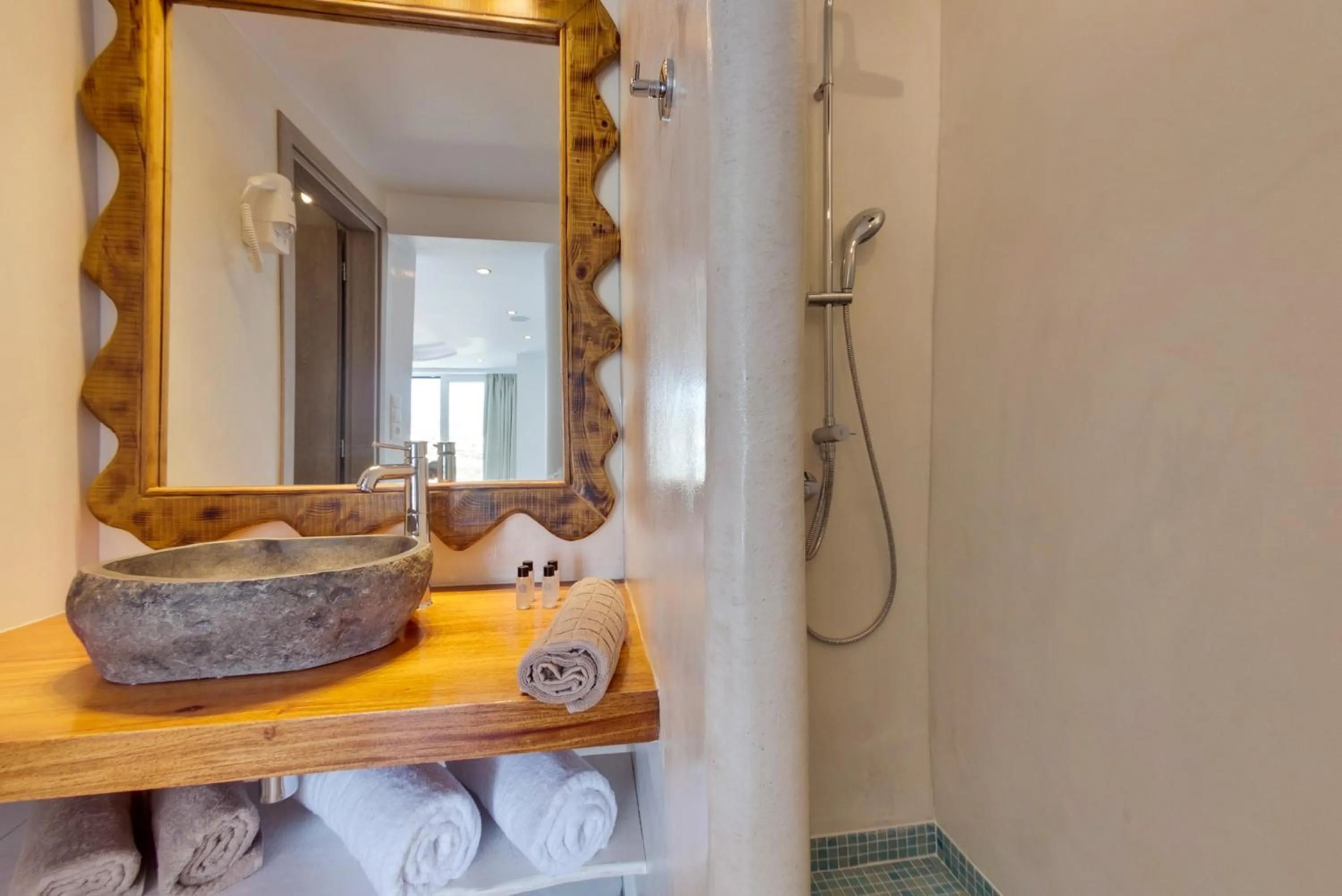 Photo of the whole room in Ibiscus Boutique