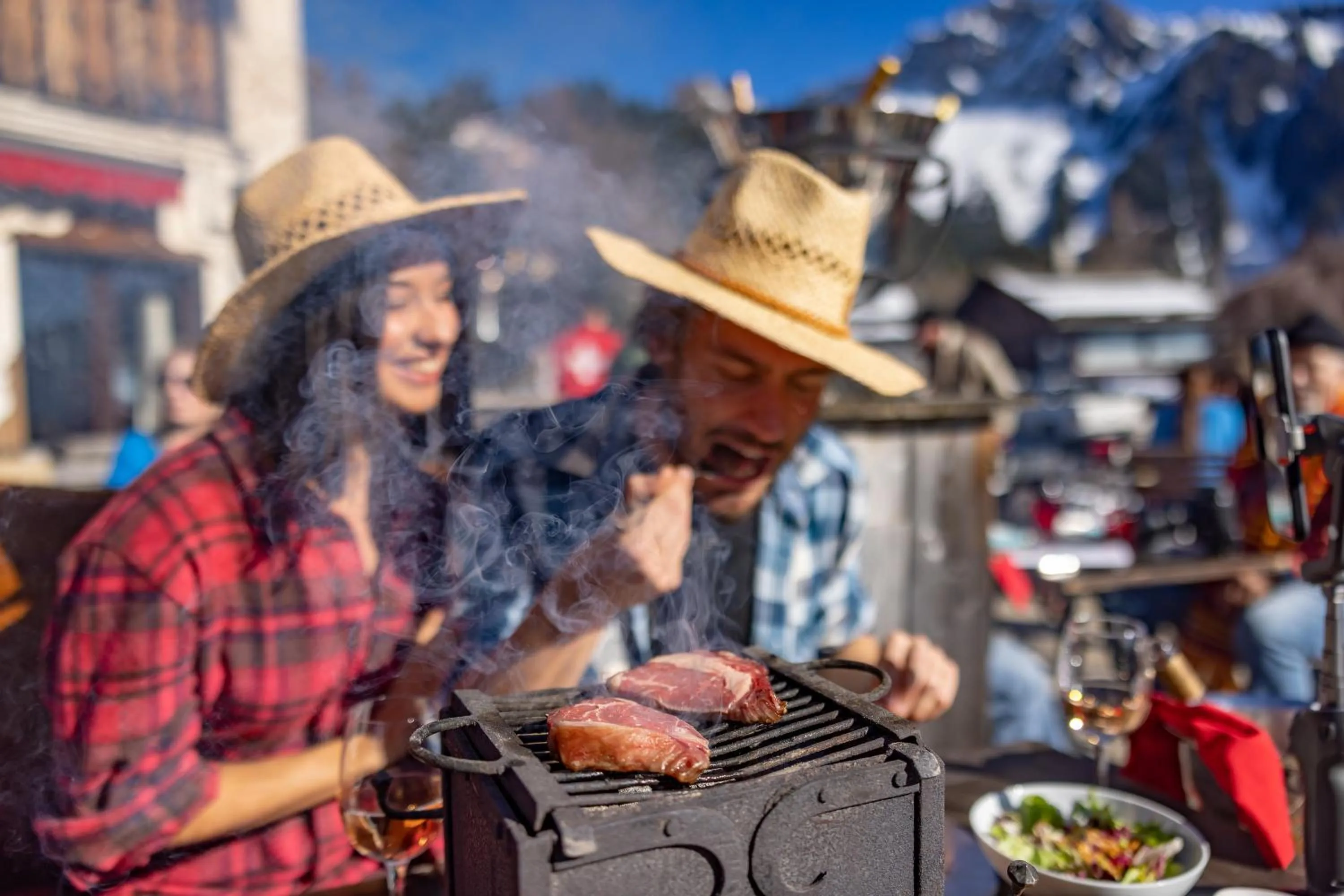 Restaurant/places to eat in Le Coucou Hotel Restaurant & Lounge-Bar