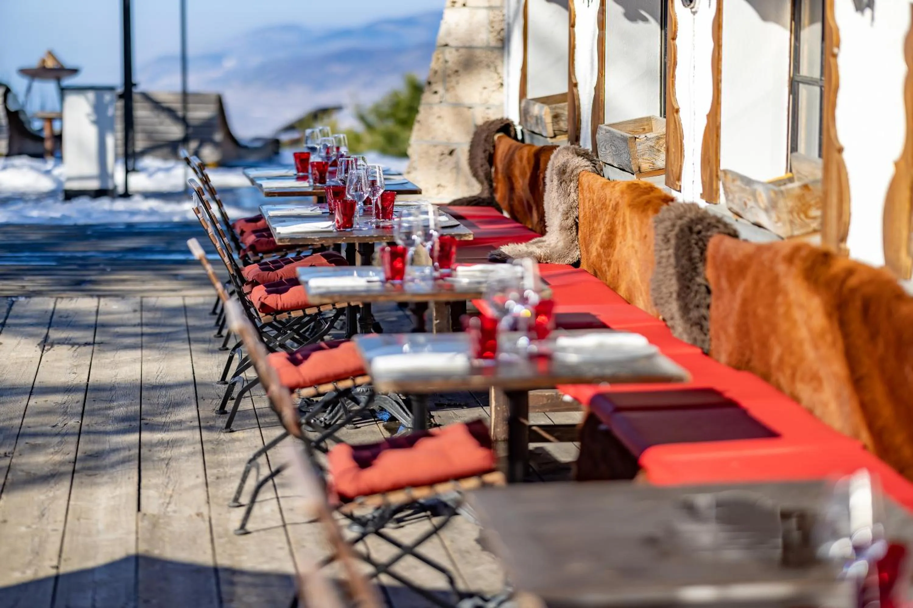 Restaurant/places to eat in Le Coucou Hotel Restaurant & Lounge-Bar