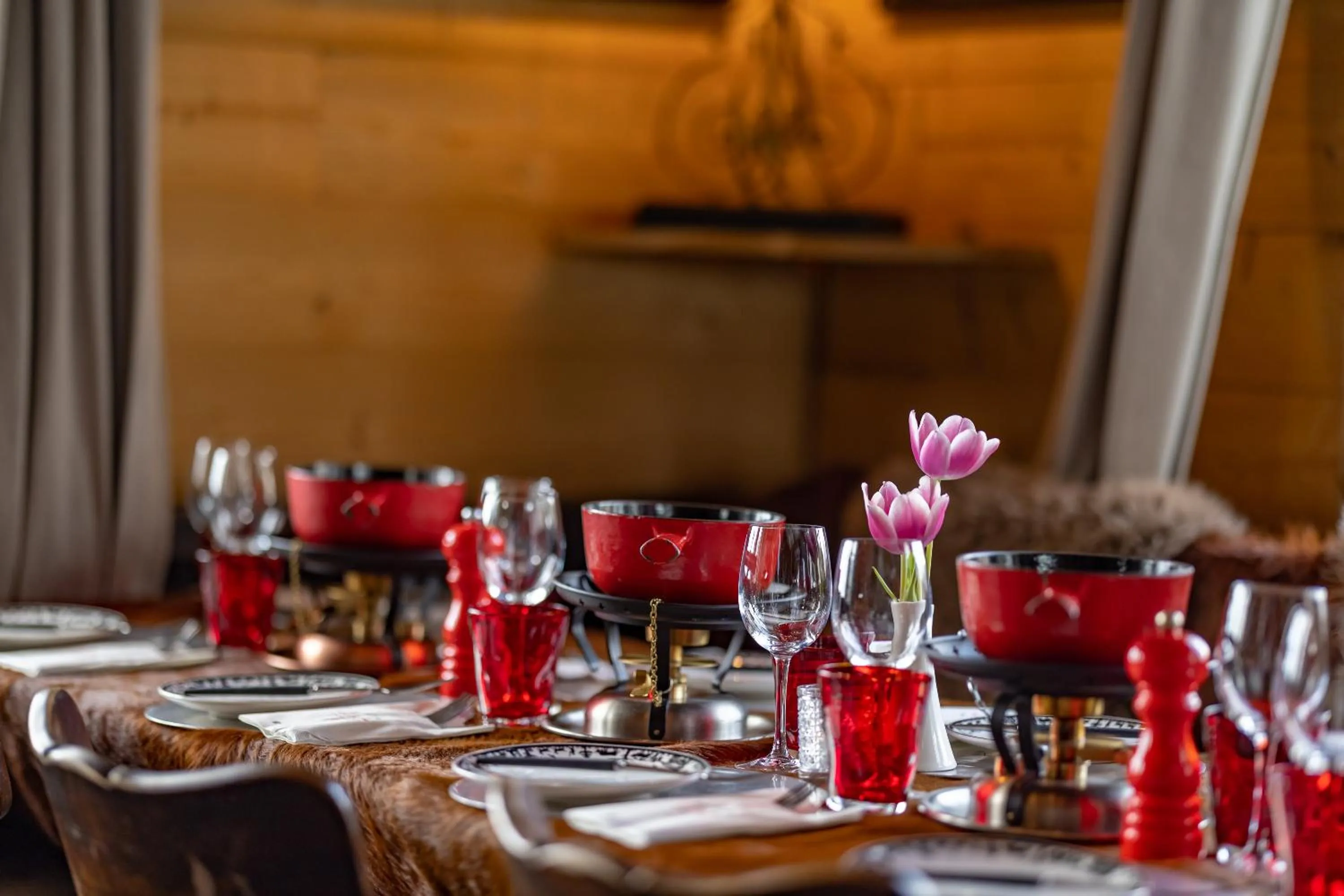 Restaurant/places to eat in Le Coucou Hotel Restaurant & Lounge-Bar