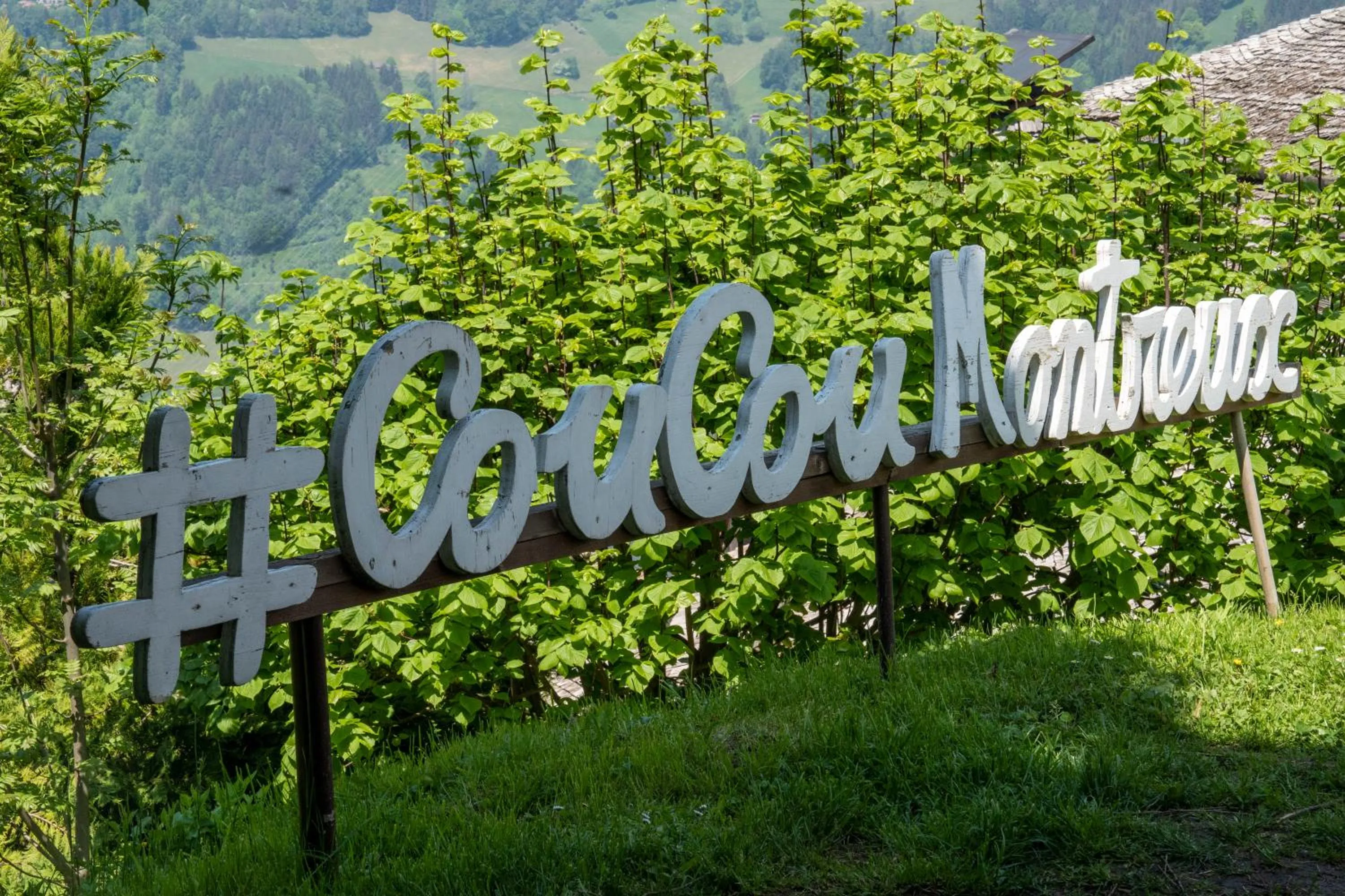 Logo/Certificate/Sign in Le Coucou Hotel Restaurant & Lounge-Bar