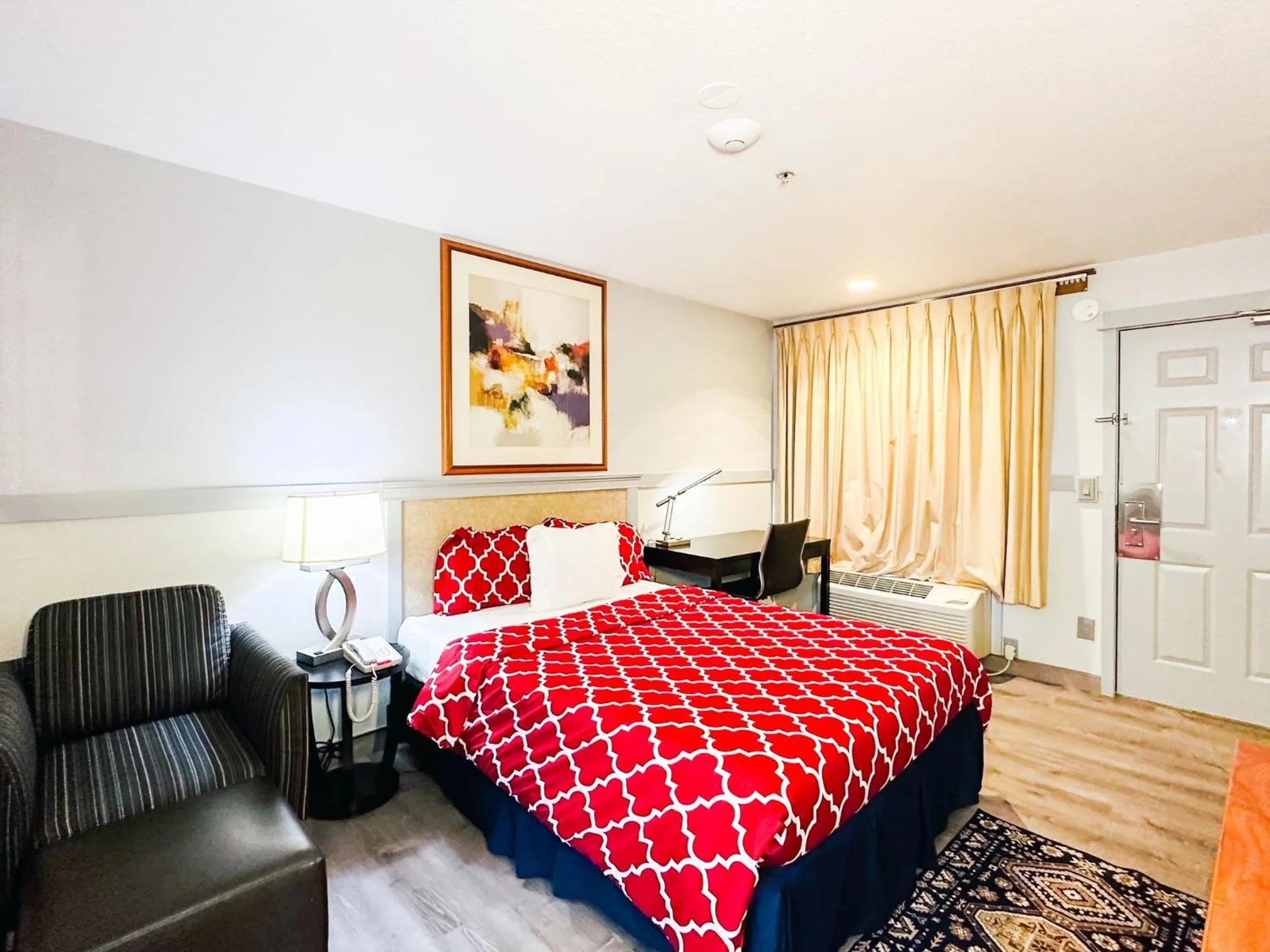 Bedroom, Bed in Americas Inn & Suite