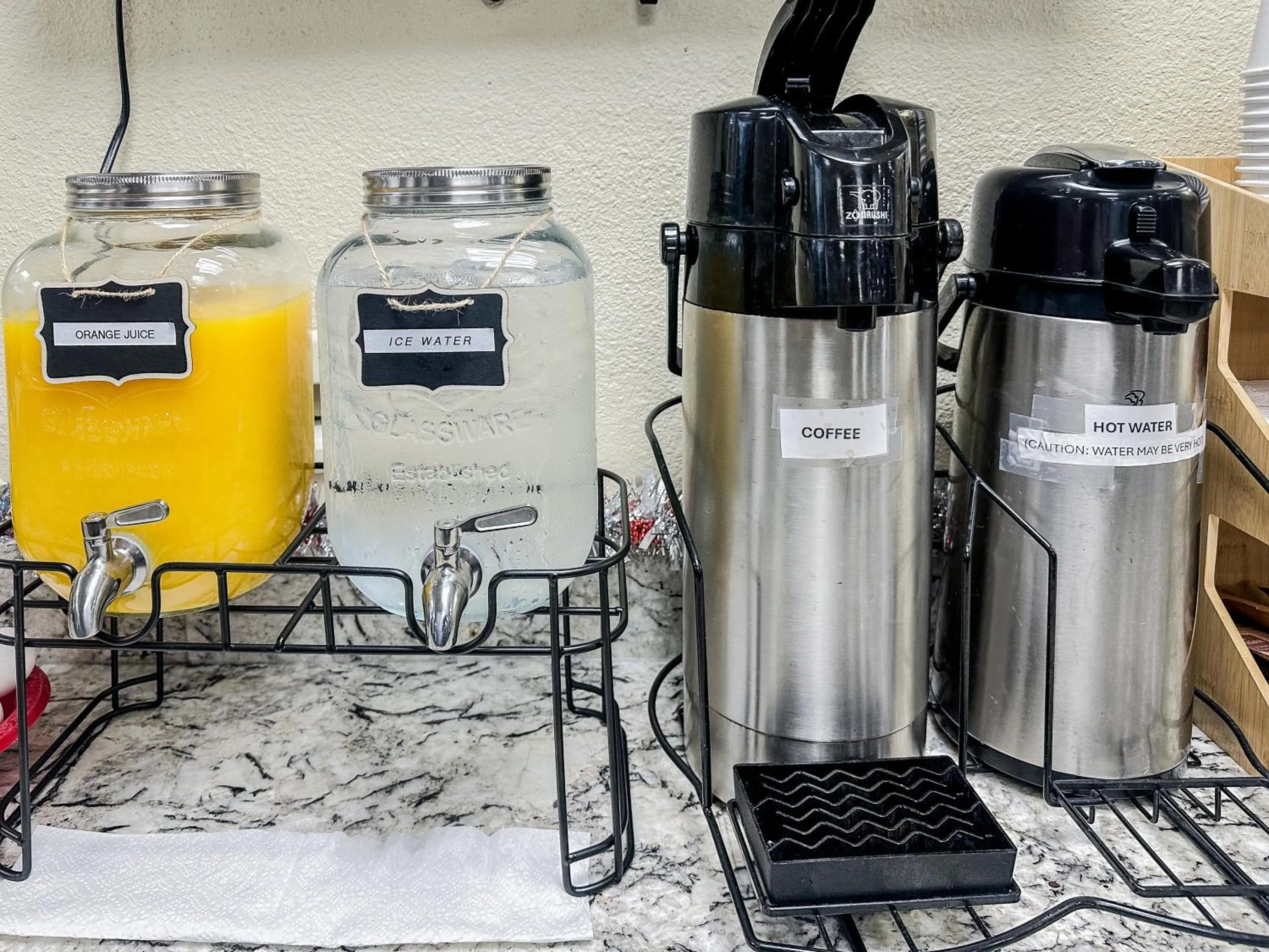 Breakfast in Americas Inn & Suite