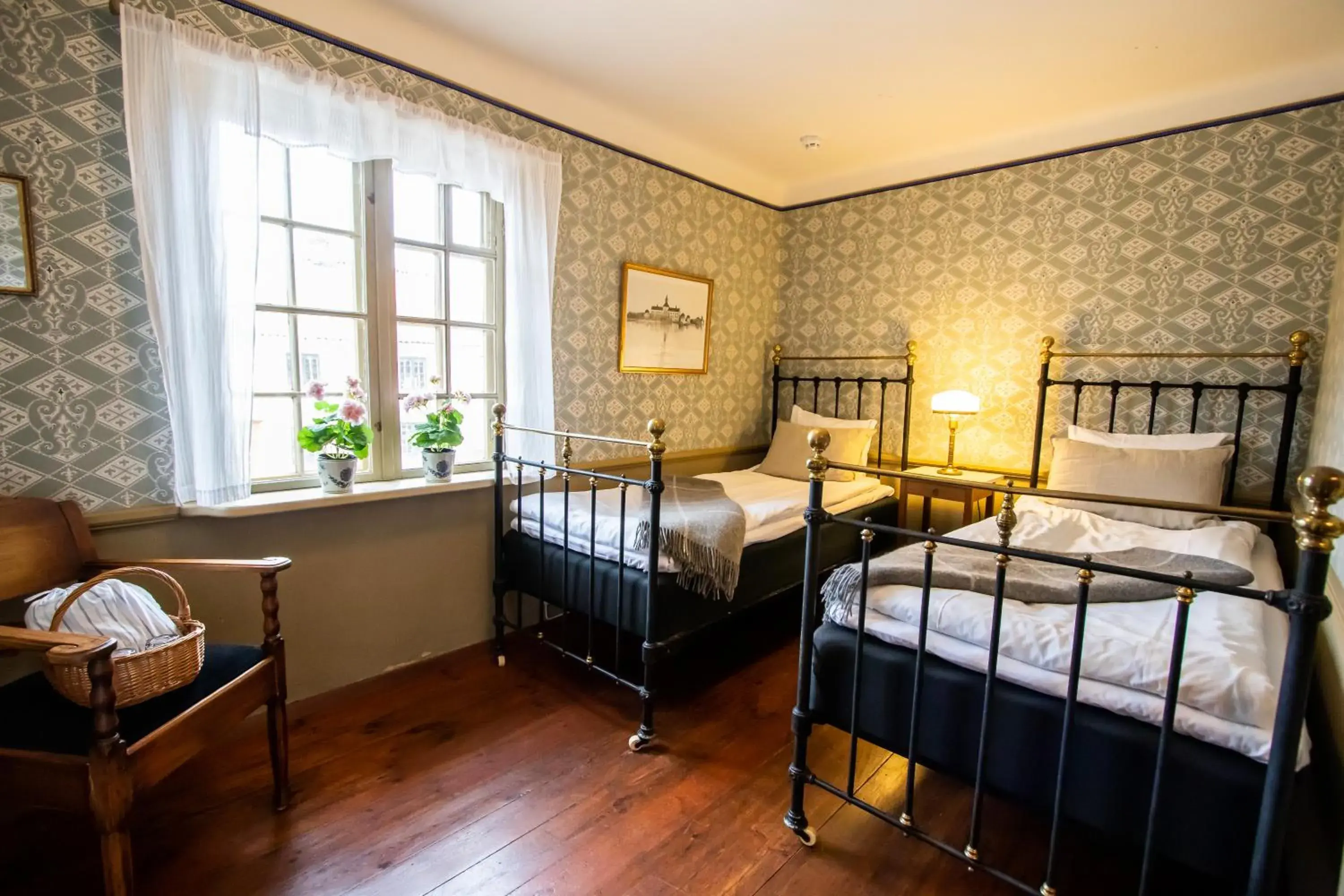 Standard Twin Room with Shared Bathroom - single occupancy in Hotell Dahlströmska gården Standard Twin Room with Shared Bathroom - single occupancy in Hotell Dahlströmska gården