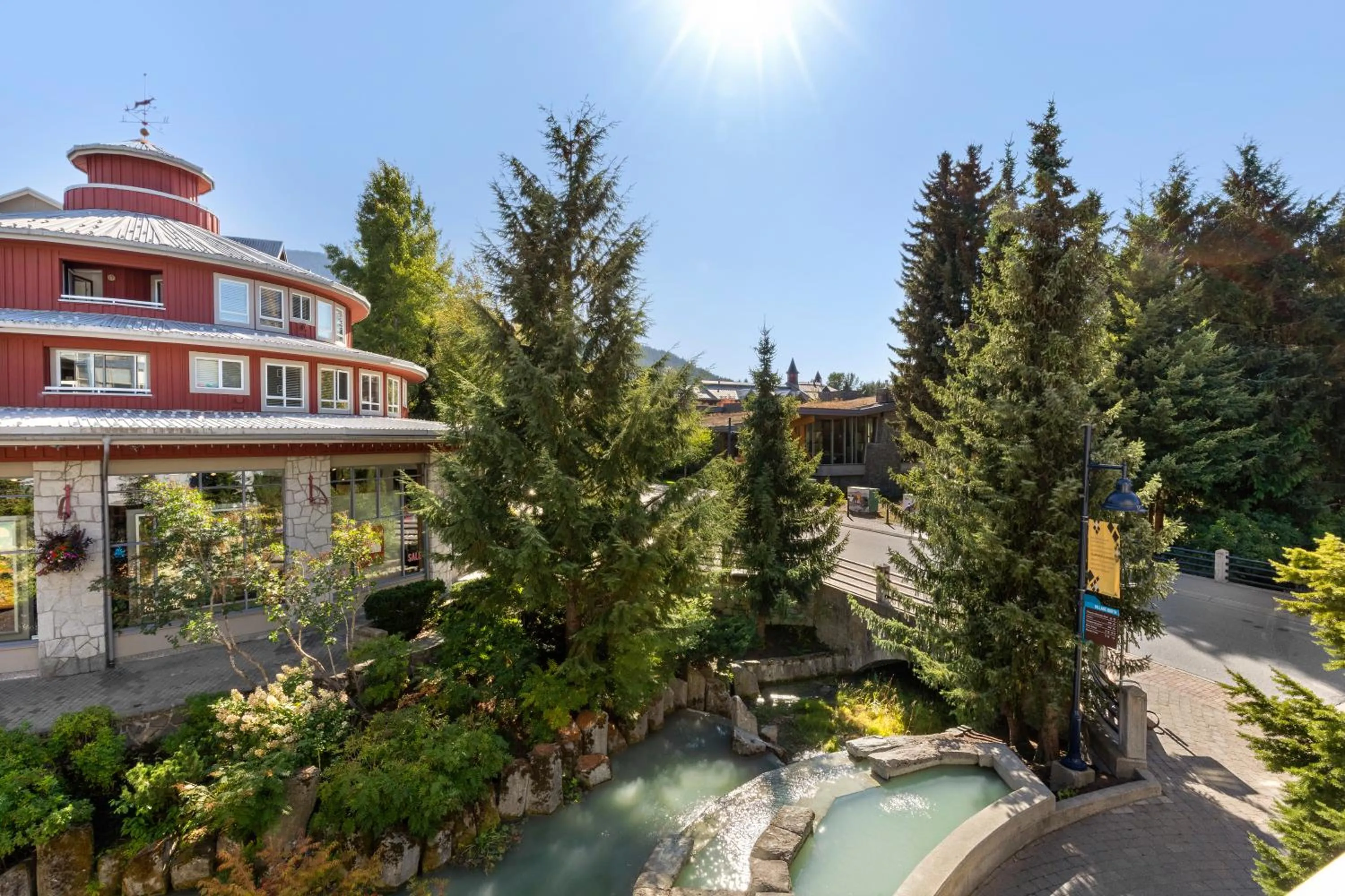 Garden view in Tyndall Stone Lodge by Whiski Jack