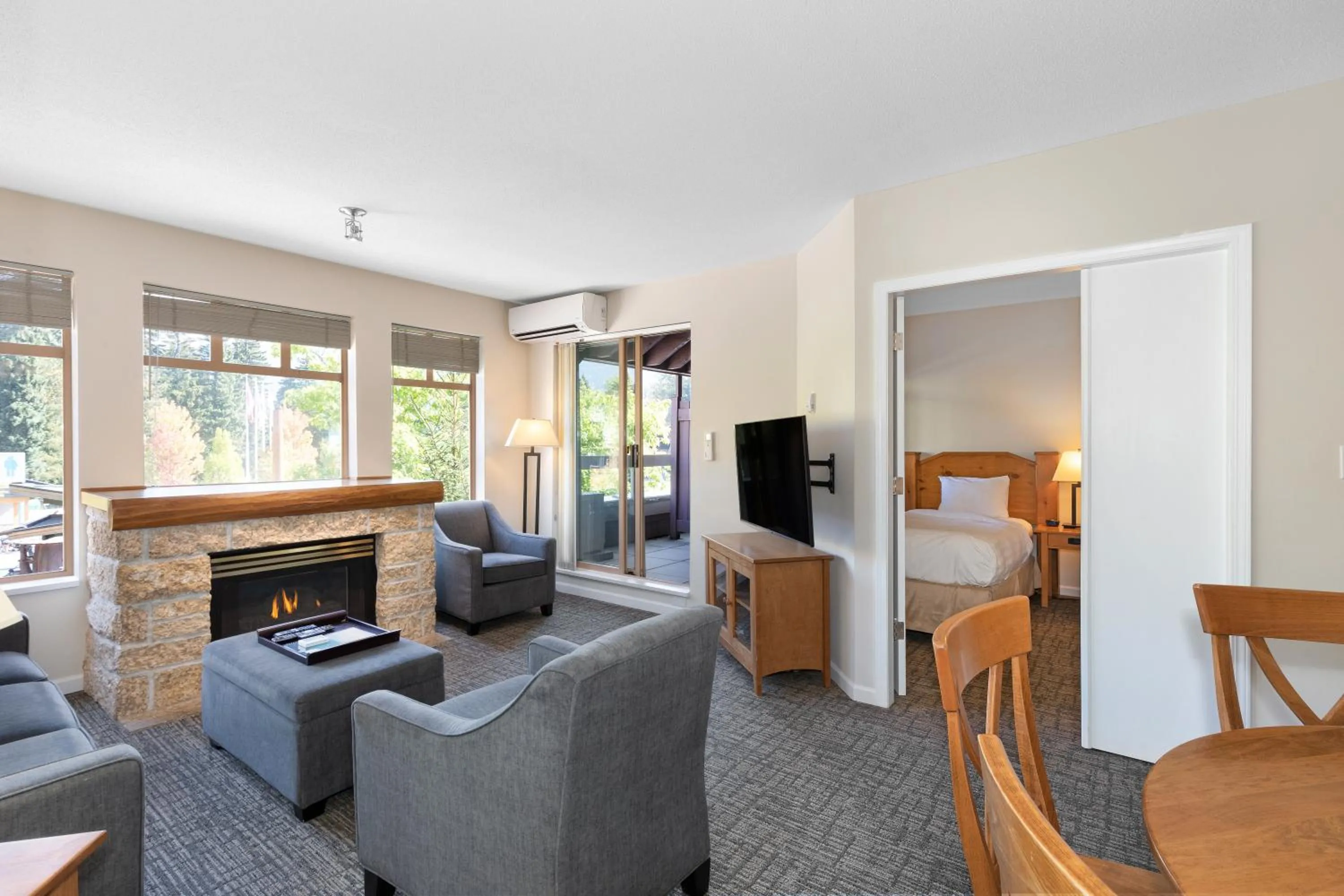 Living room in Tyndall Stone Lodge by Whiski Jack