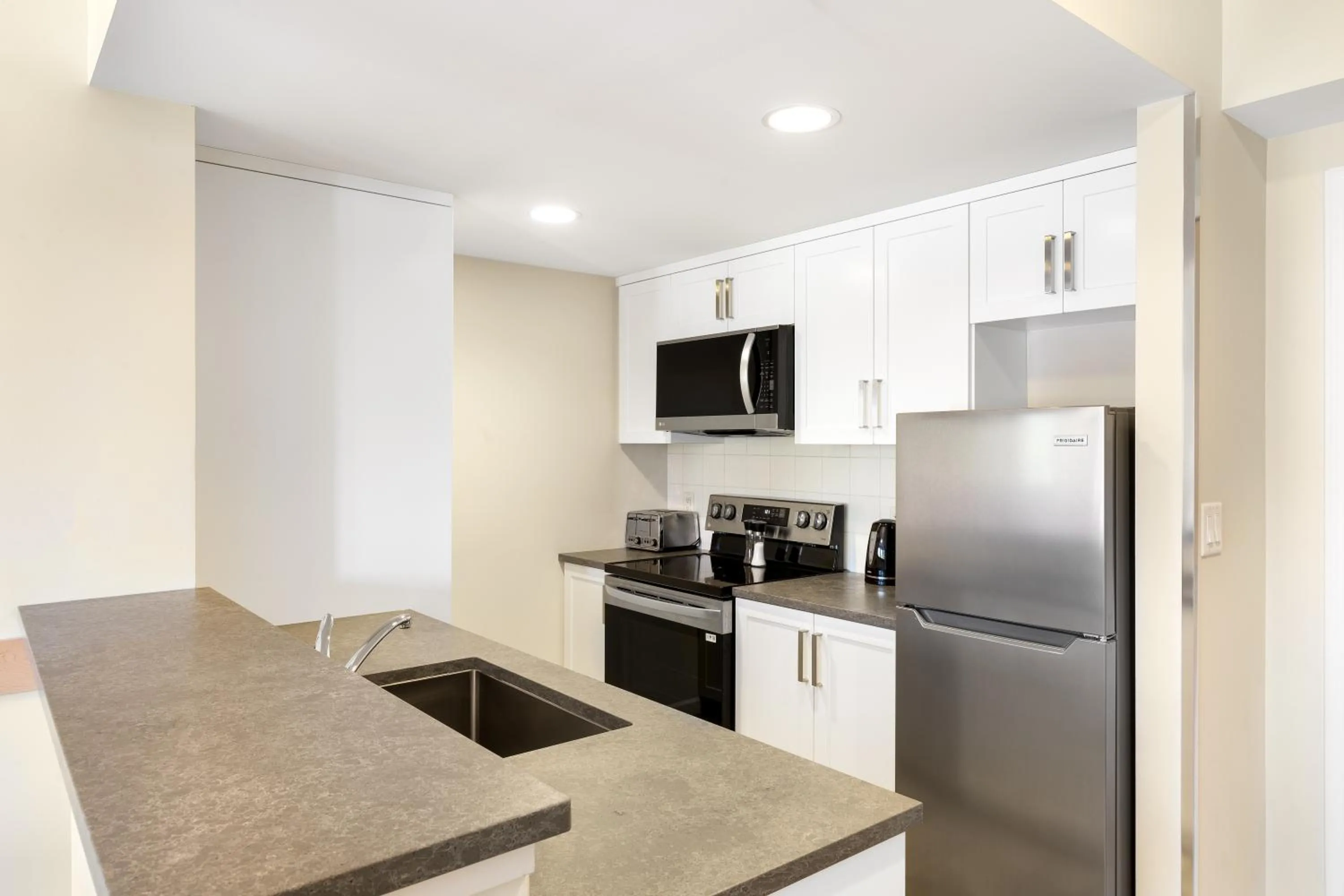 Kitchen or kitchenette in Tyndall Stone Lodge by Whiski Jack