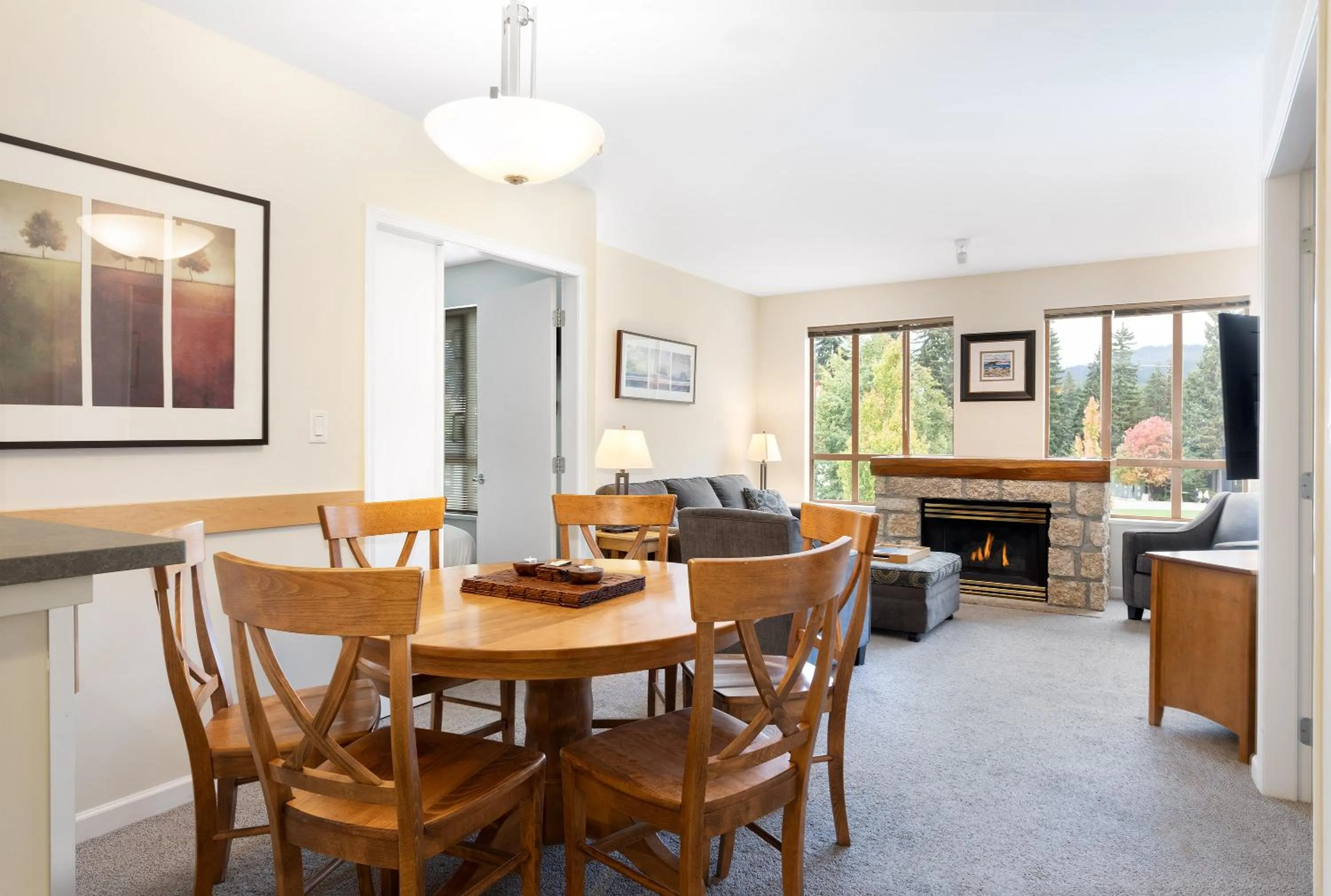 Dining area in Tyndall Stone Lodge by Whiski Jack