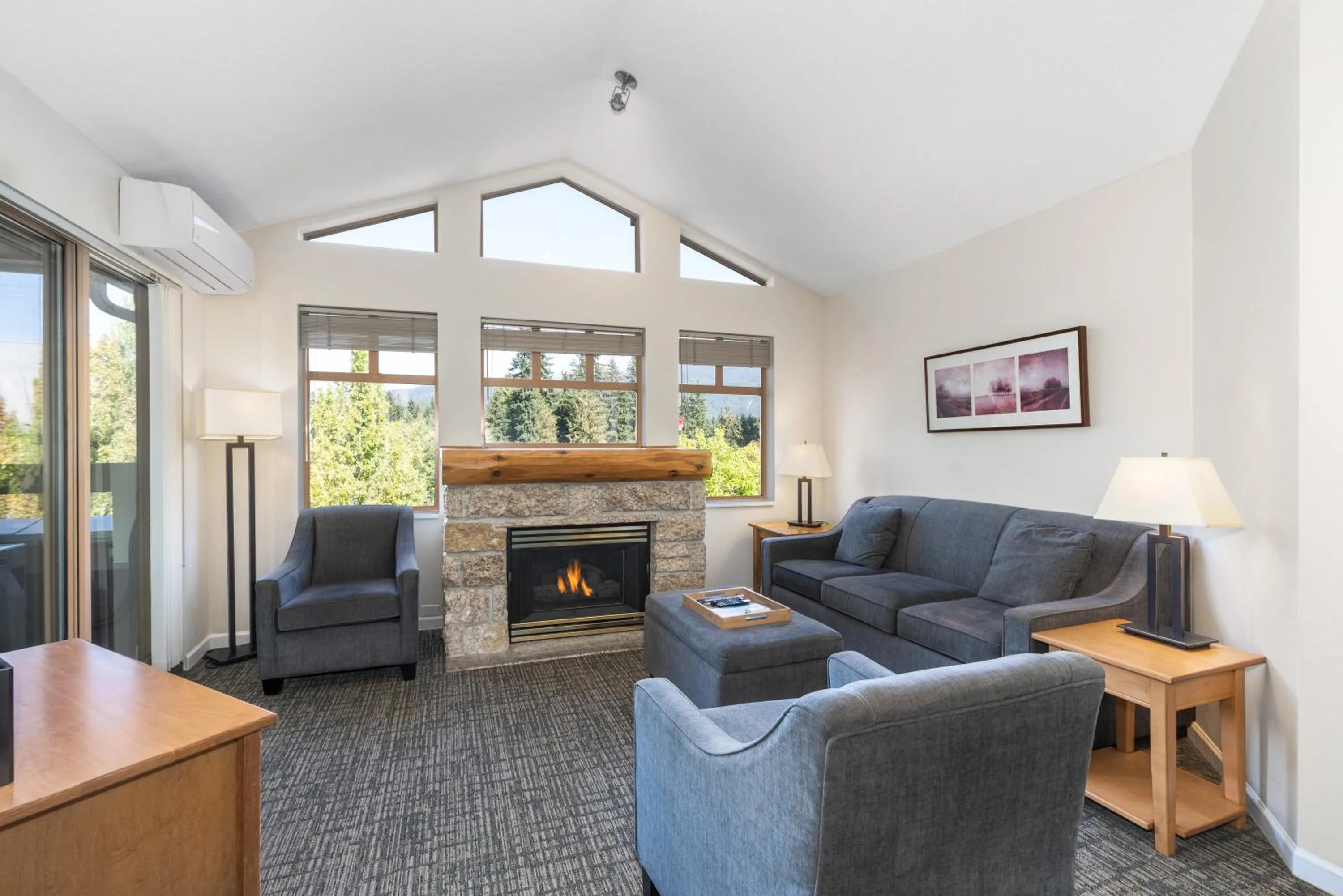 Living room in Tyndall Stone Lodge by Whiski Jack