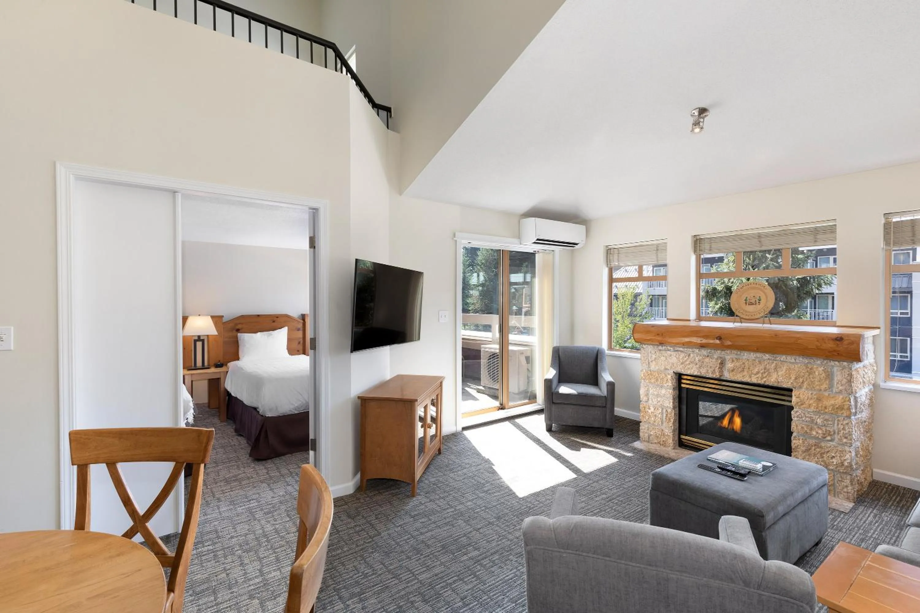 Living room in Tyndall Stone Lodge by Whiski Jack