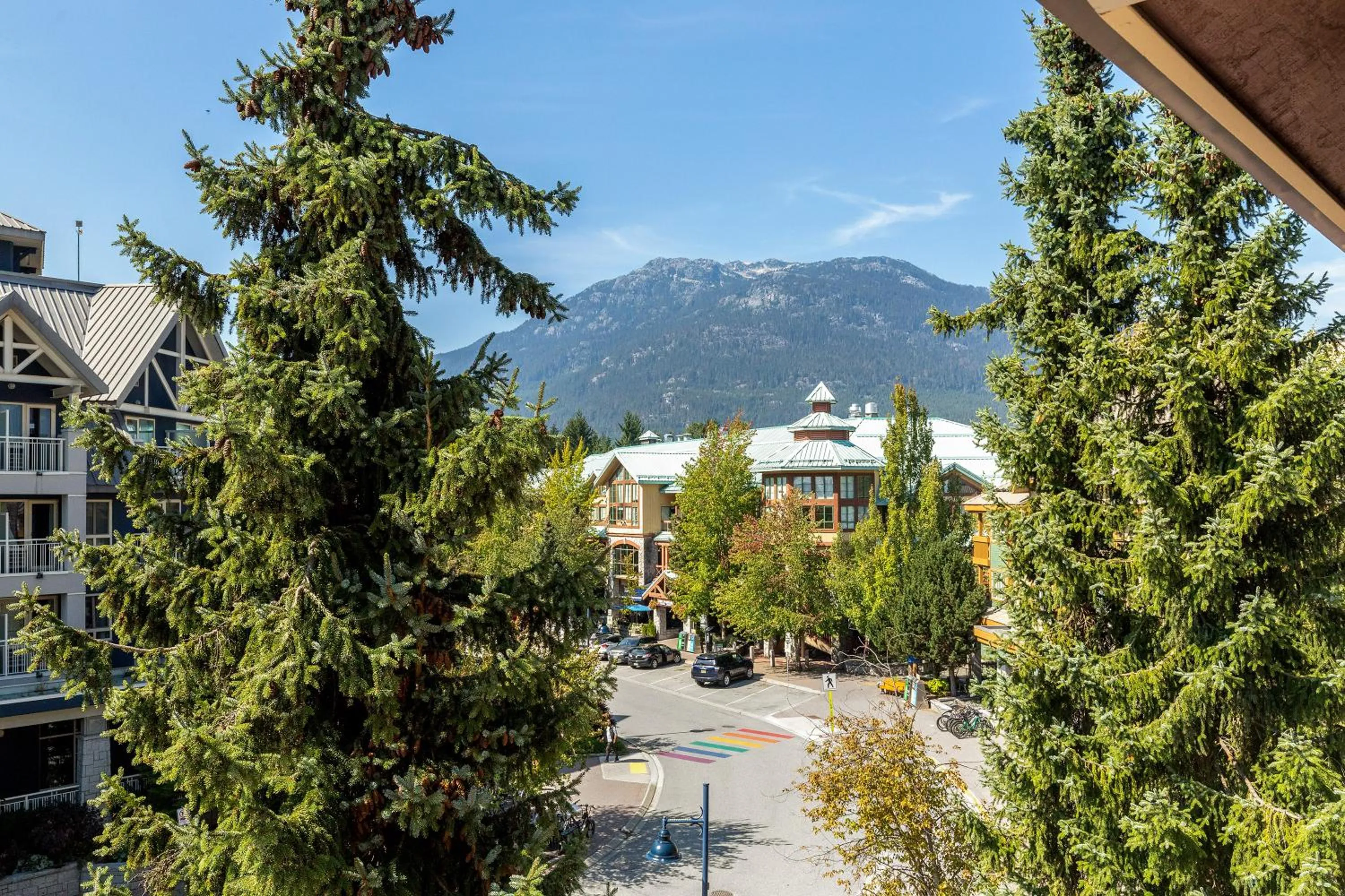 Mountain view in Tyndall Stone Lodge by Whiski Jack