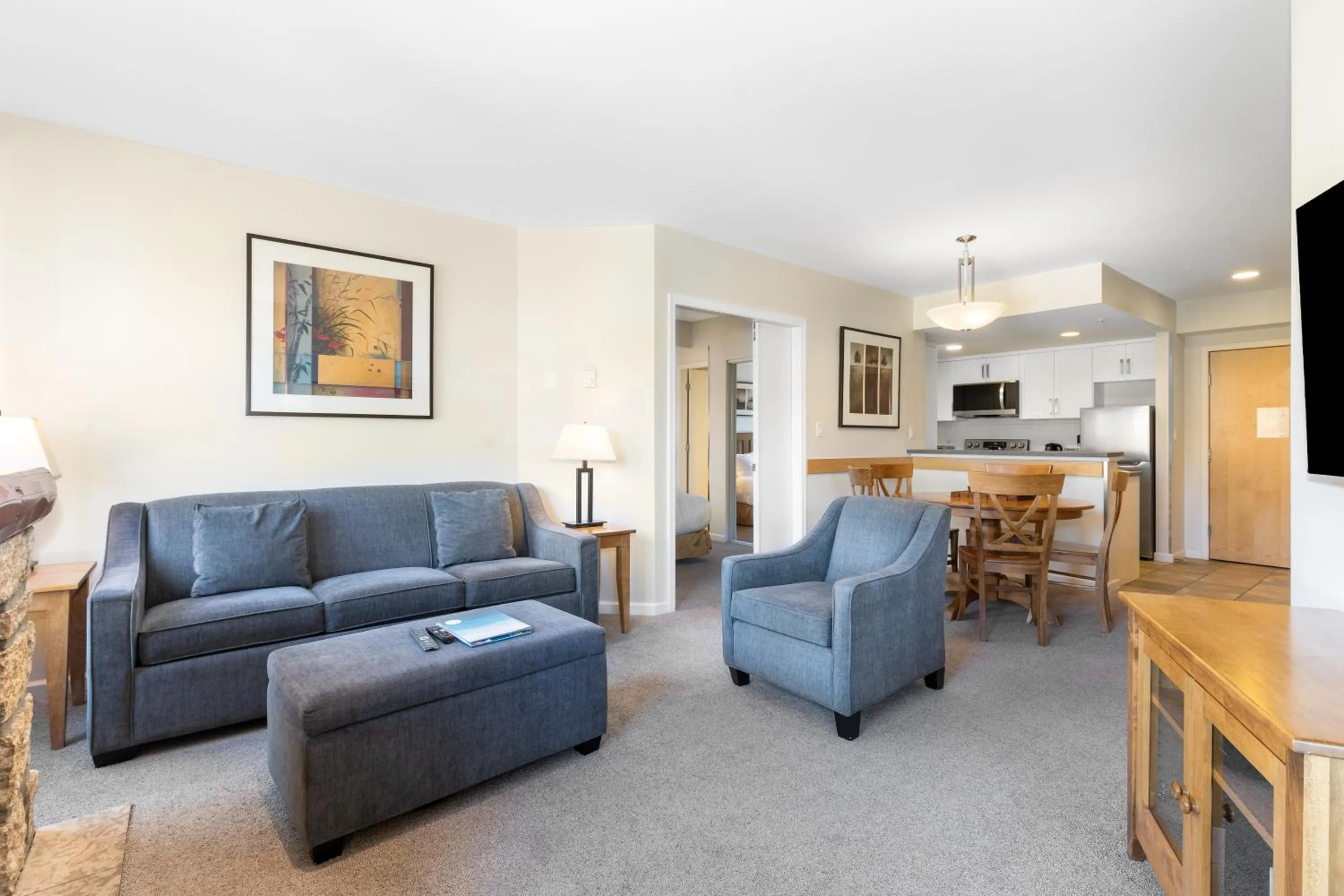 Living room in Tyndall Stone Lodge by Whiski Jack