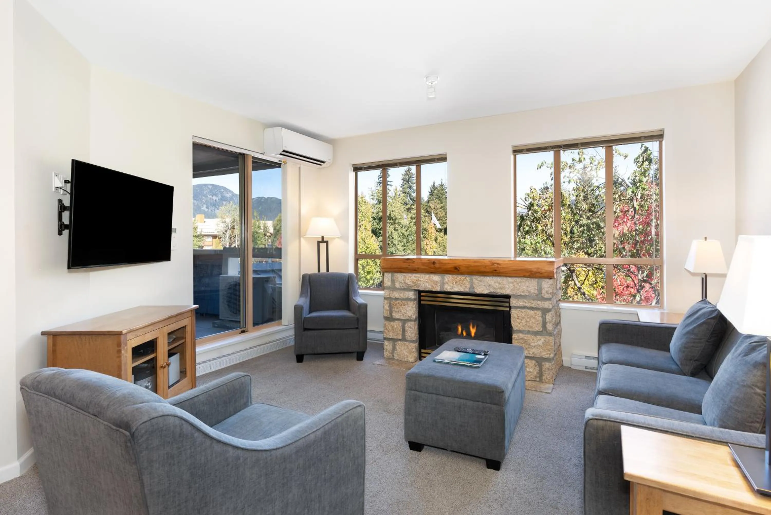 Living room in Tyndall Stone Lodge by Whiski Jack