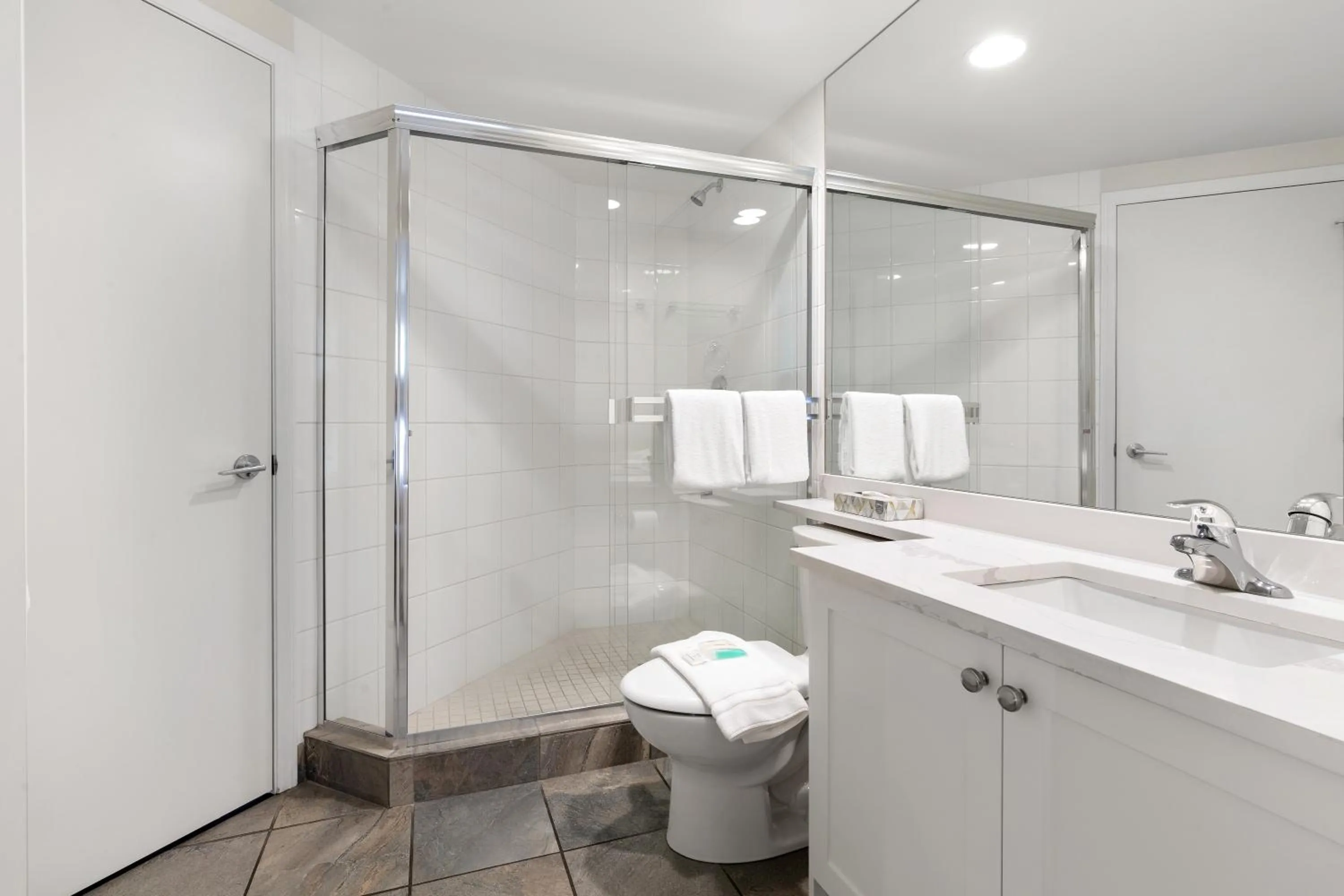 Shower in Tyndall Stone Lodge by Whiski Jack