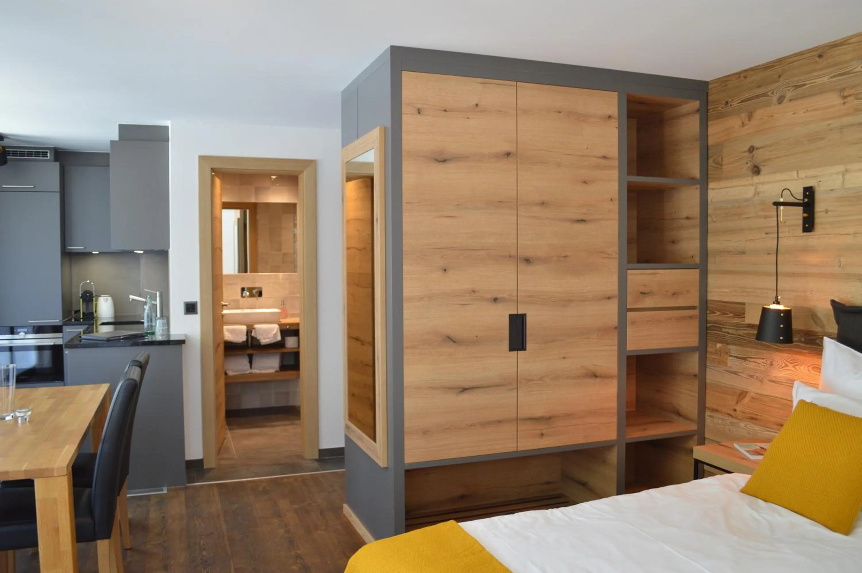 Kitchen or kitchenette, Bed in 22 Summits Apartments