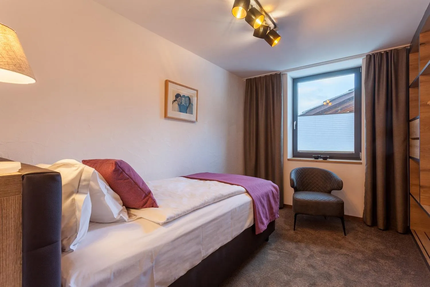 Bed in 22 Summits Apartments