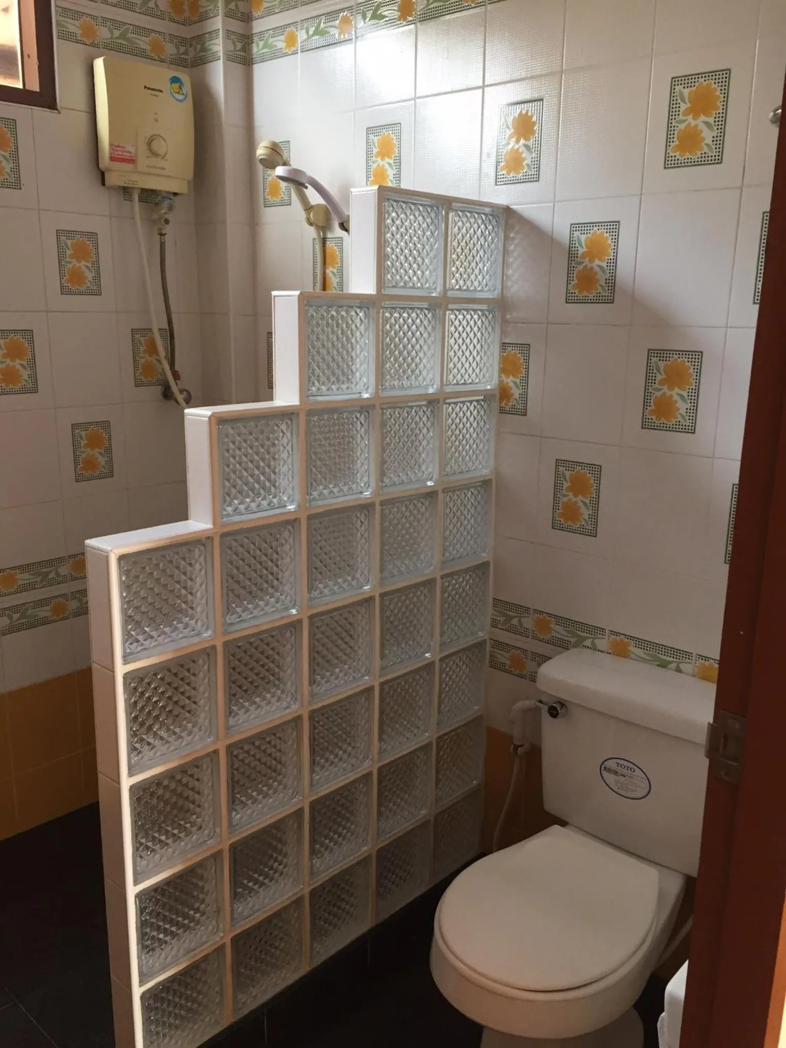 Poon Suk Hotel Kabin Buri