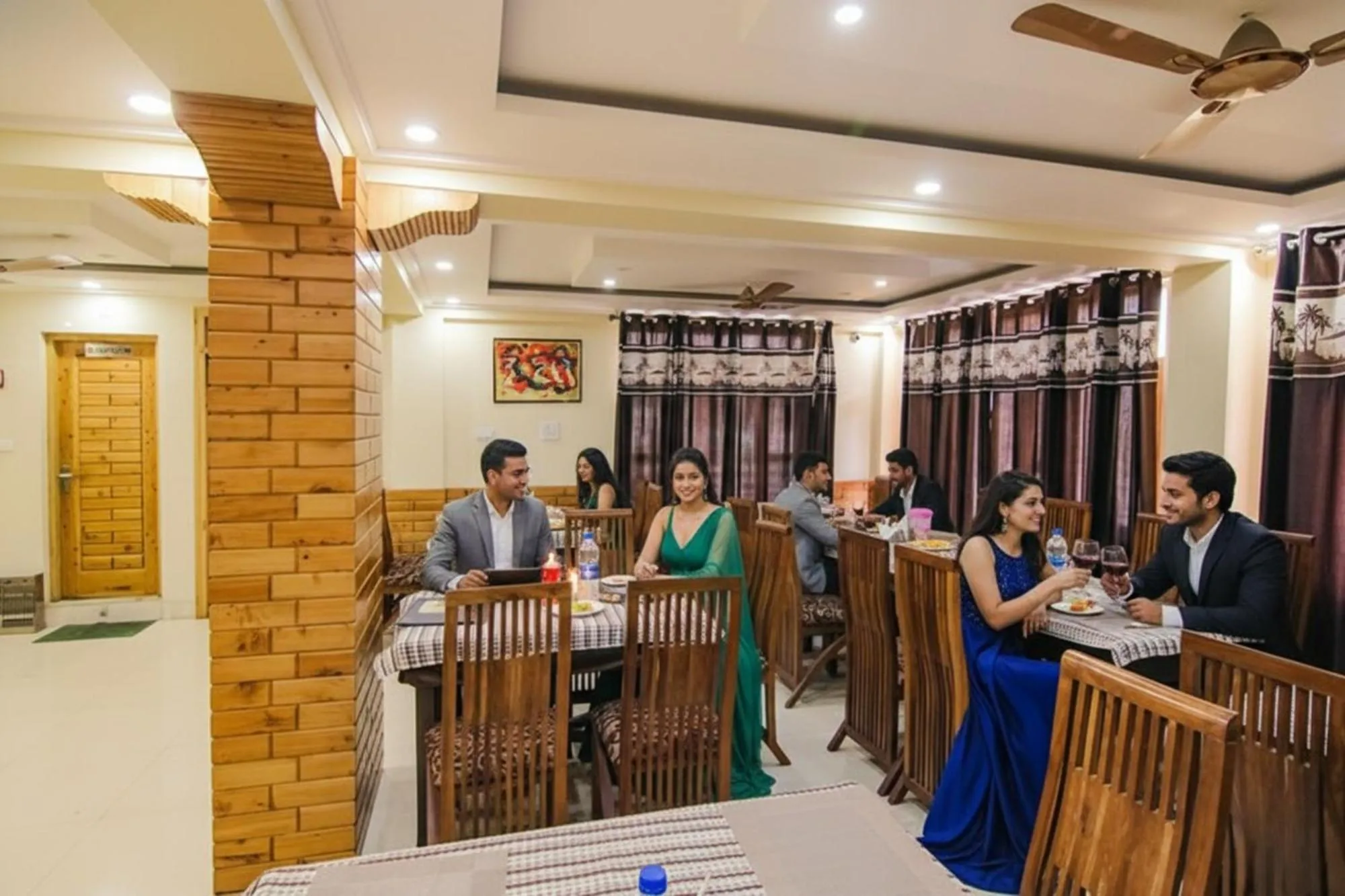 Restaurant/places to eat in FabHotel The Eden