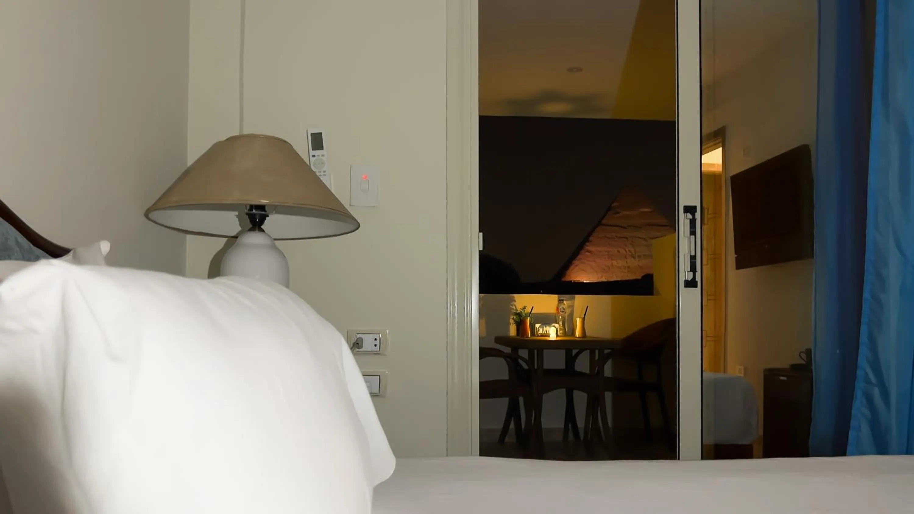 Bed in Giza Pyramids Inn