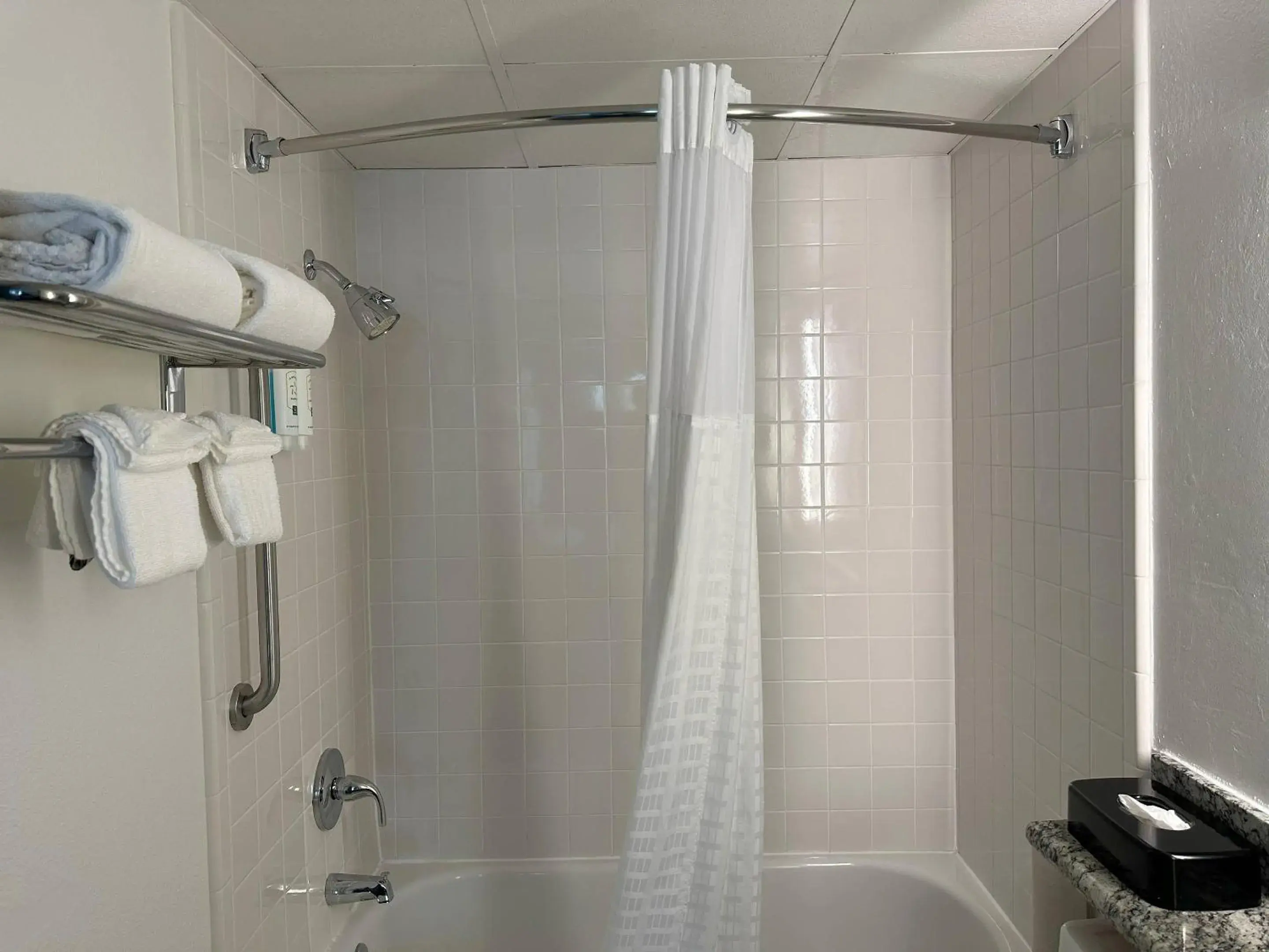 Bedroom in Quality Inn & Suites Everett Bedroom in Quality Inn & Suites Everett