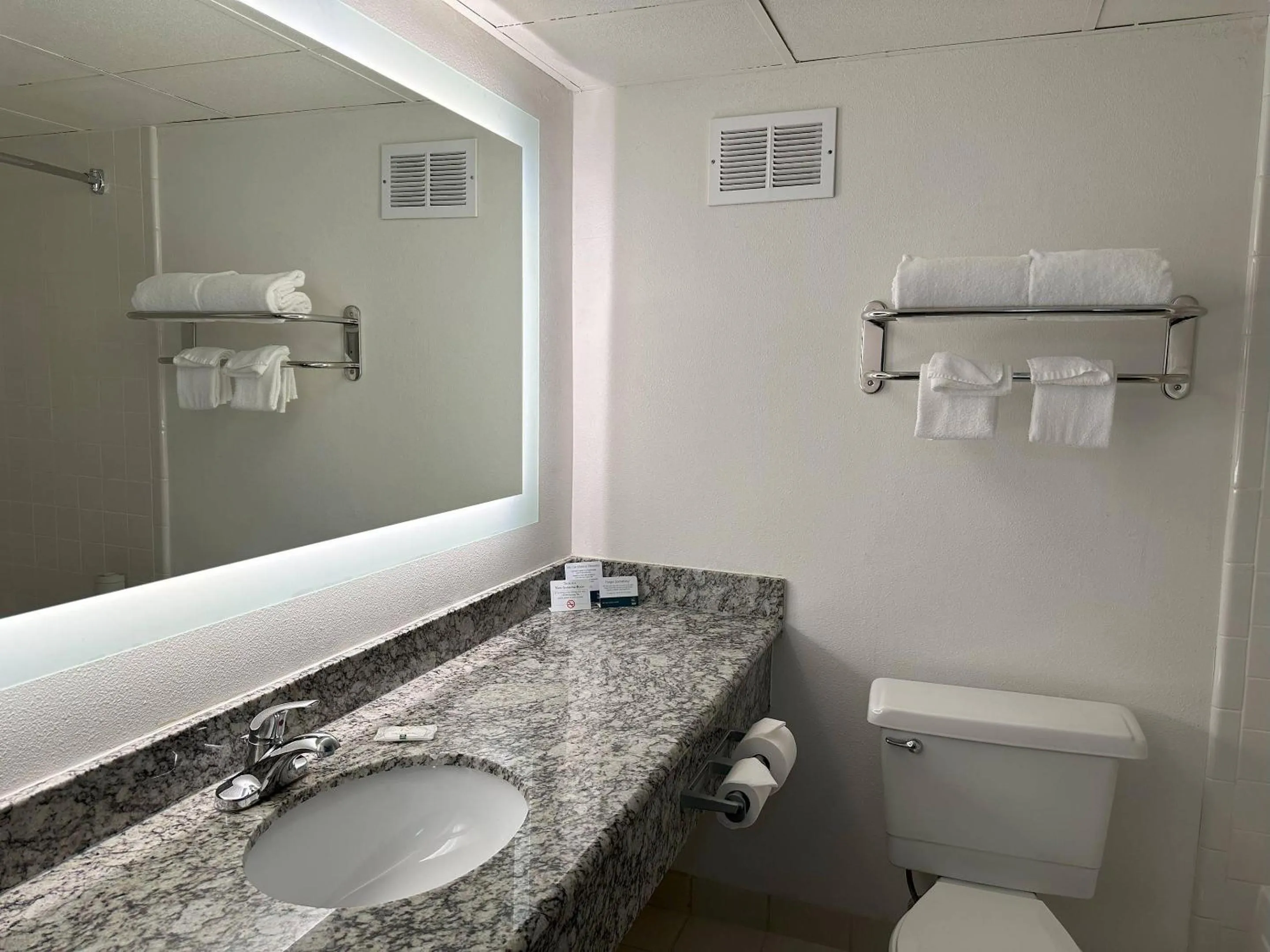 Bedroom in Quality Inn & Suites Everett