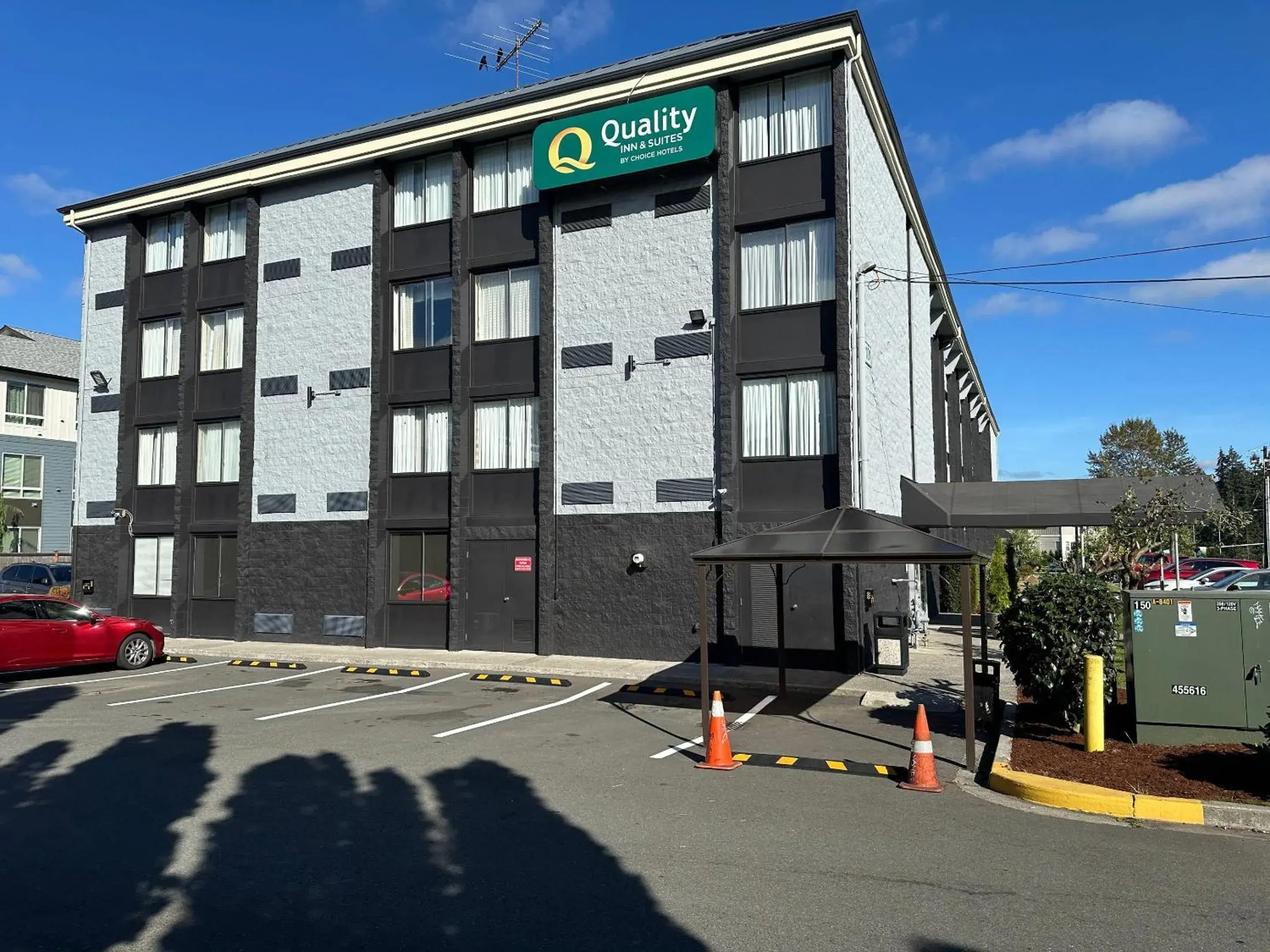 Property building in Quality Inn & Suites Everett Property building in Quality Inn & Suites Everett