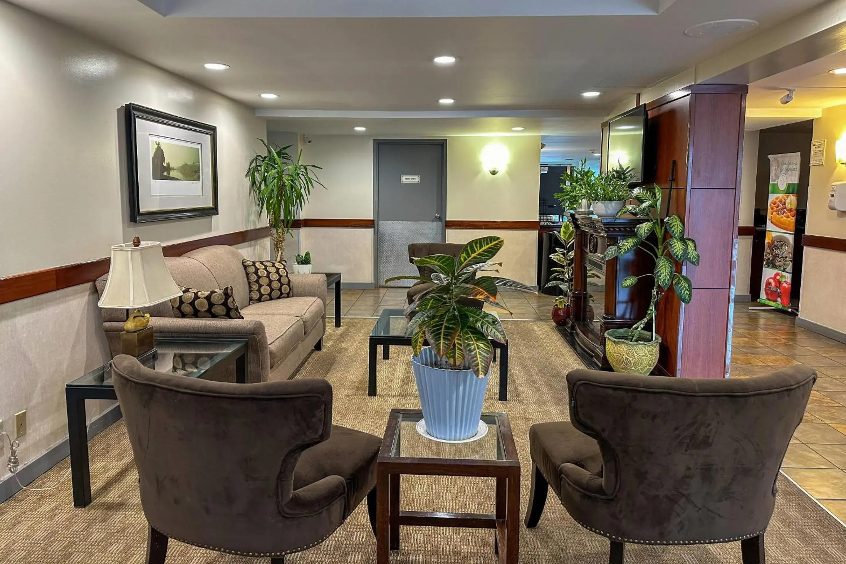 Lobby or reception in Quality Inn & Suites Everett Lobby or reception in Quality Inn & Suites Everett