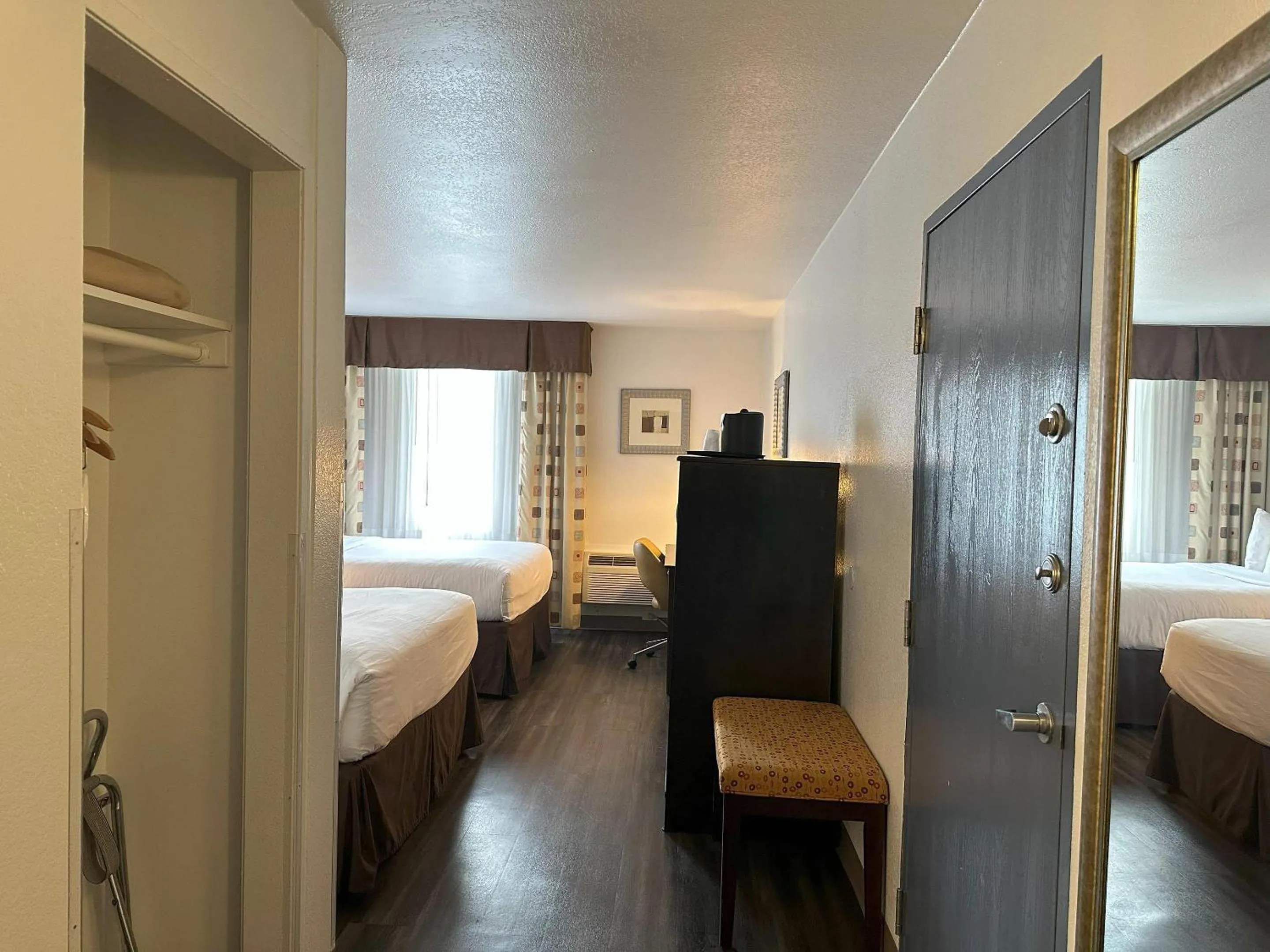 Bedroom, Bed in Quality Inn & Suites Everett