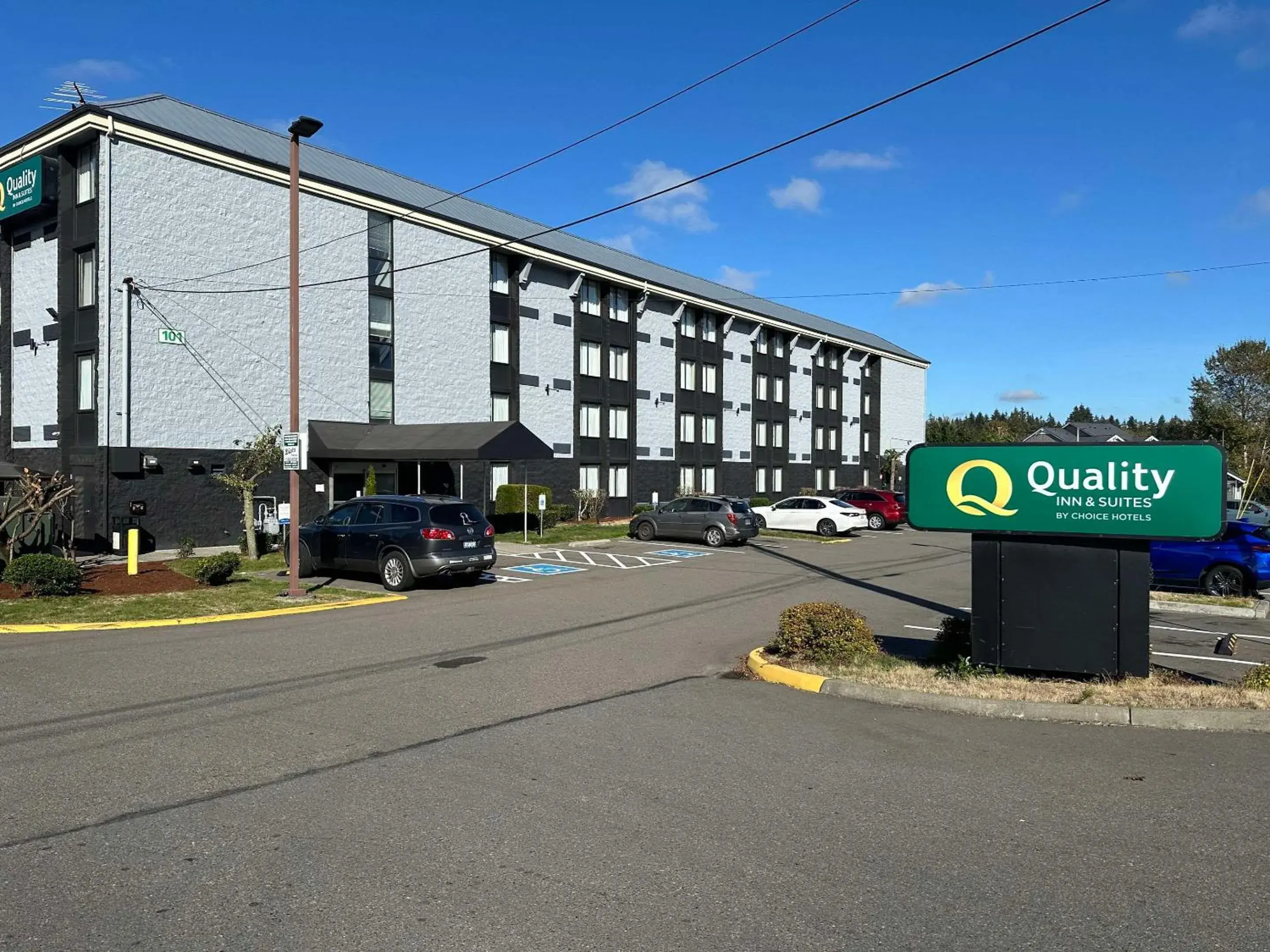 Property building in Quality Inn & Suites Everett Property building in Quality Inn & Suites Everett