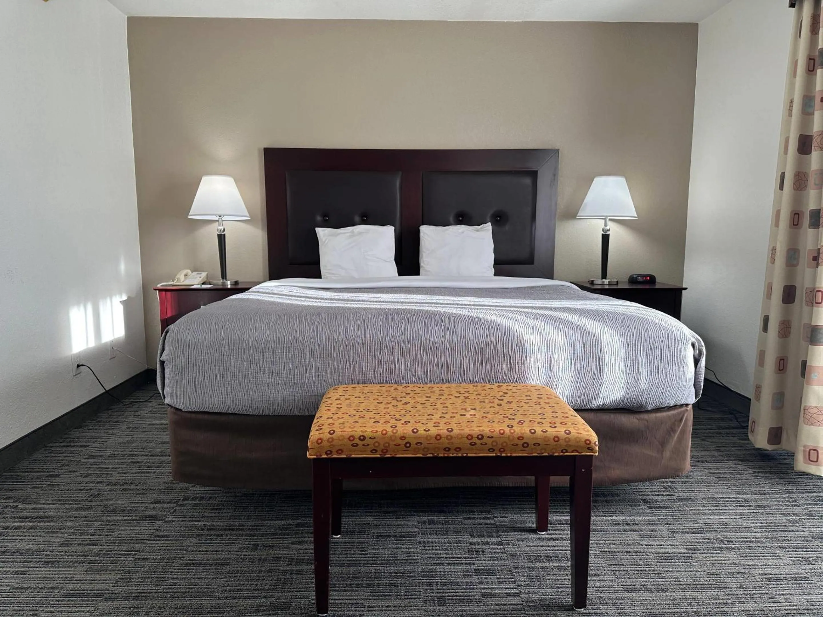 Bedroom, Bed in Quality Inn & Suites Everett