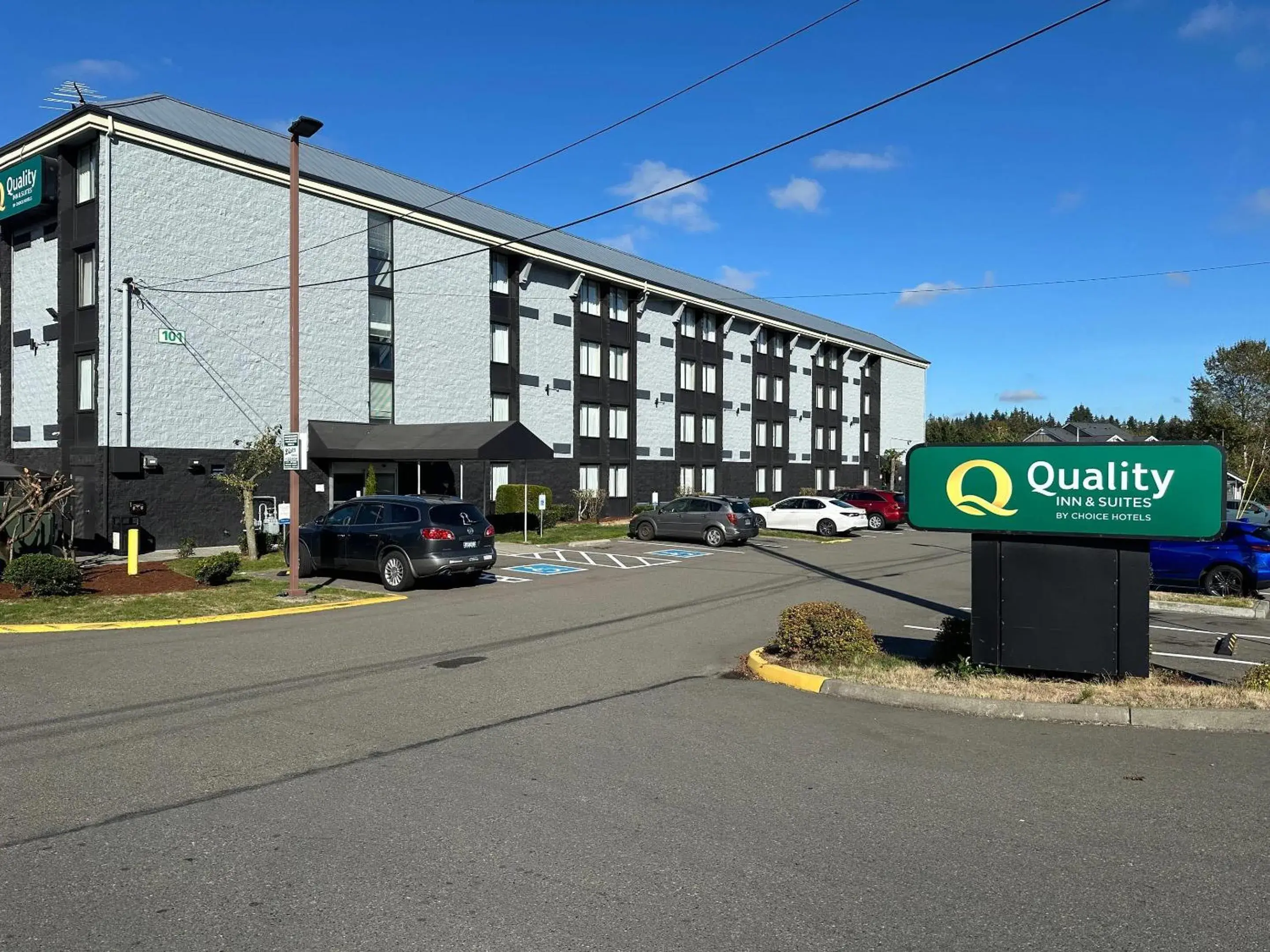Property building in Quality Inn & Suites Everett Property building in Quality Inn & Suites Everett
