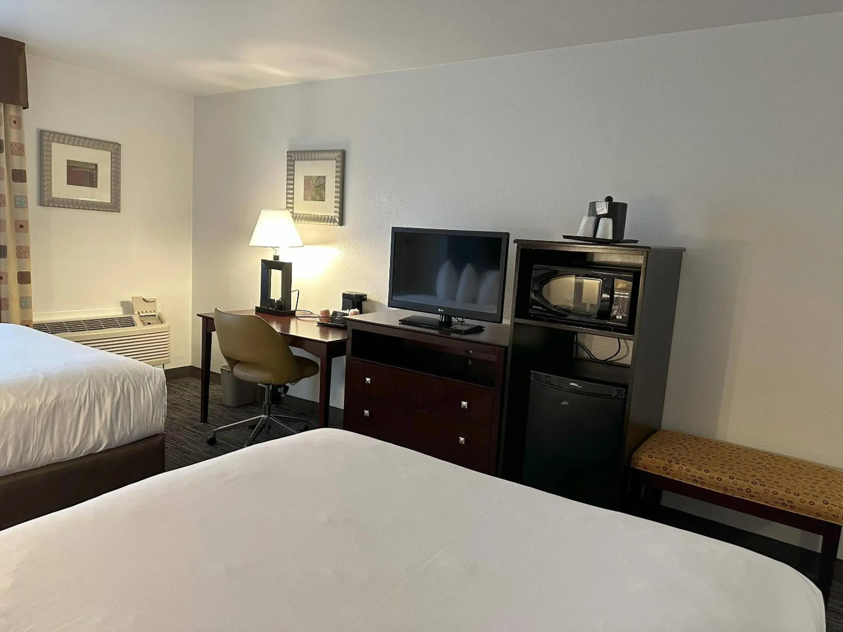 Bedroom, Bed in Quality Inn & Suites Everett Bedroom, Bed in Quality Inn & Suites Everett