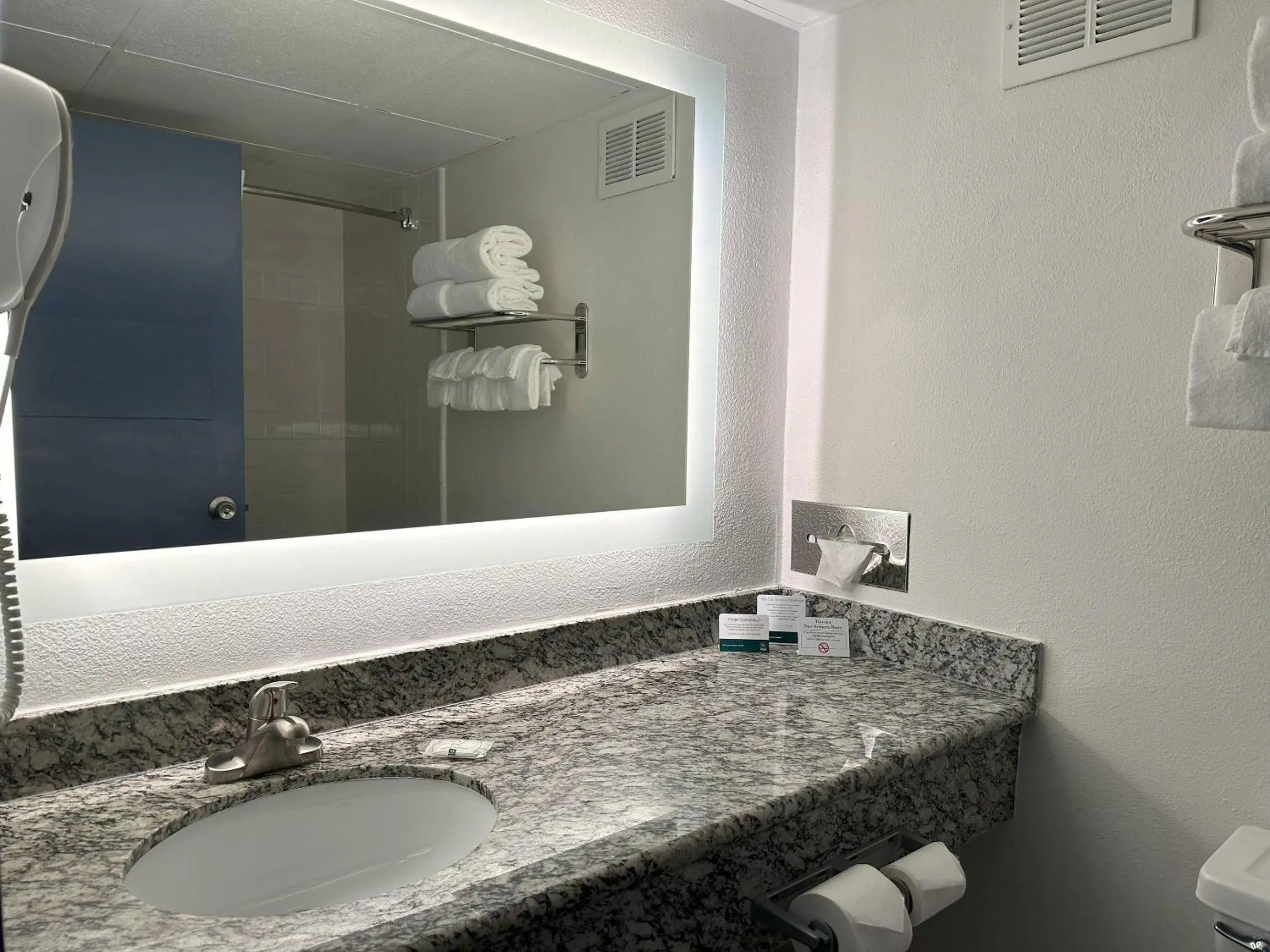 Bedroom in Quality Inn & Suites Everett Bedroom in Quality Inn & Suites Everett