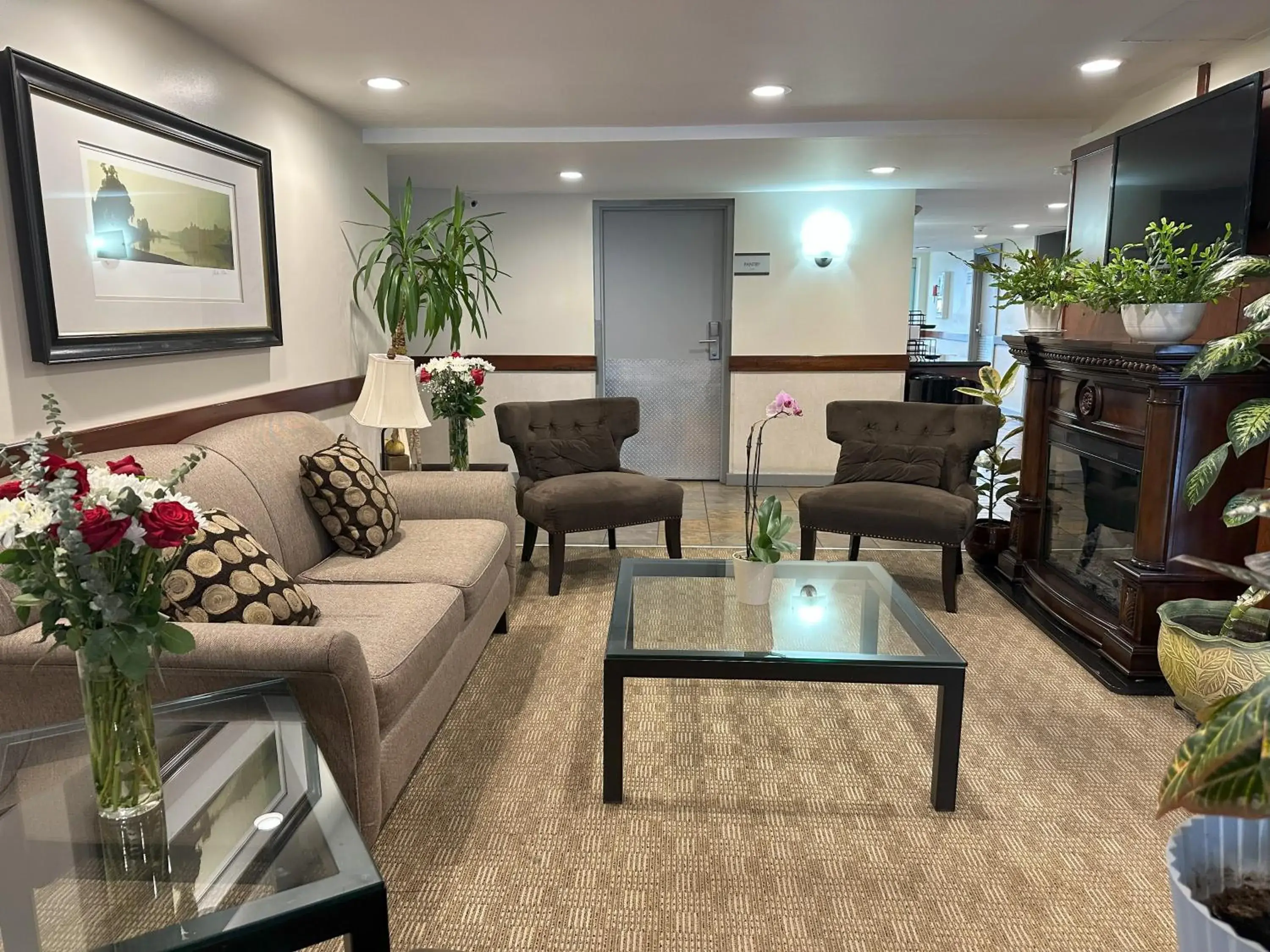 Lobby or reception in Quality Inn & Suites Everett Lobby or reception in Quality Inn & Suites Everett