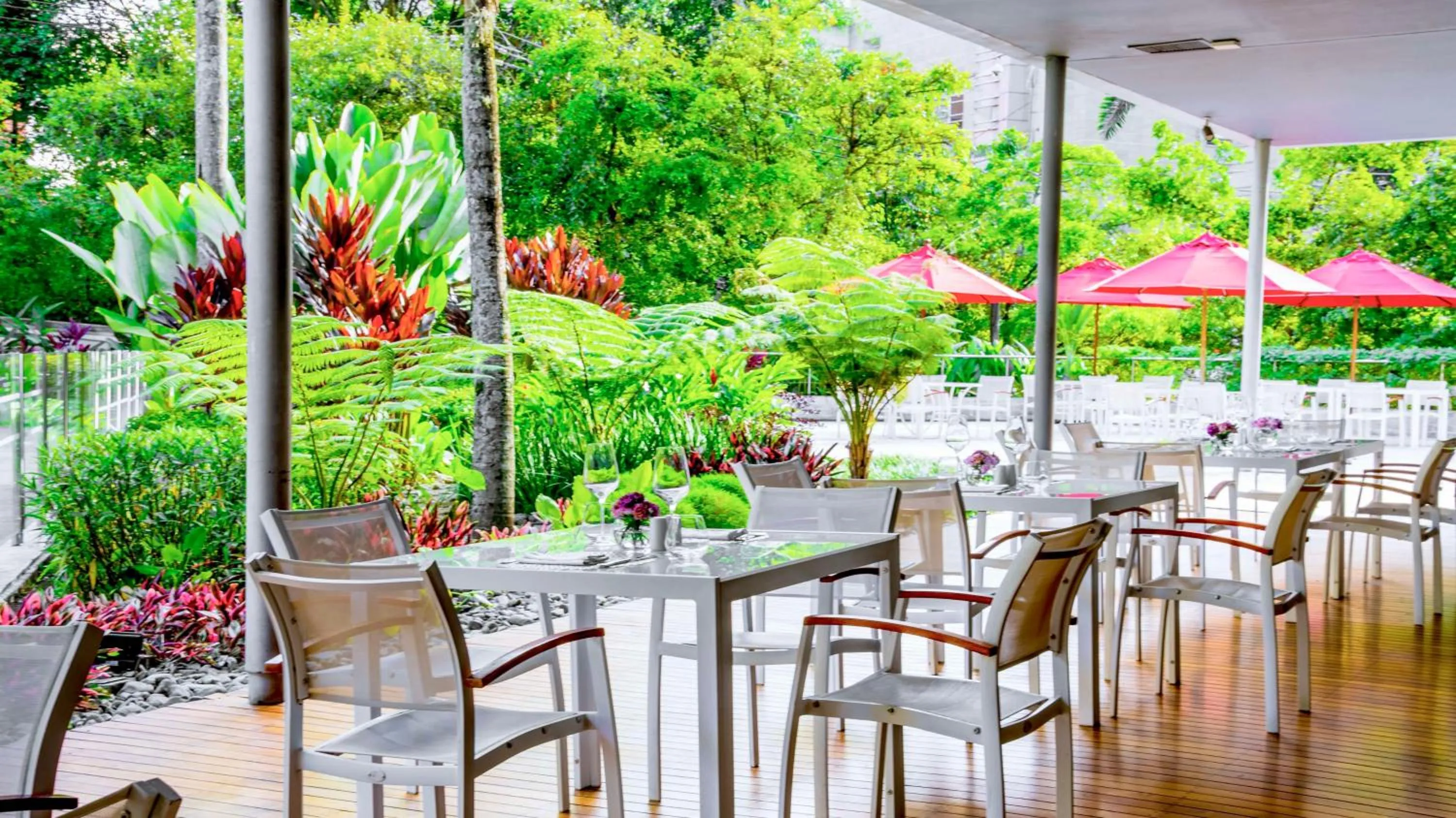 Restaurant/places to eat in NH Collection Medellin Royal