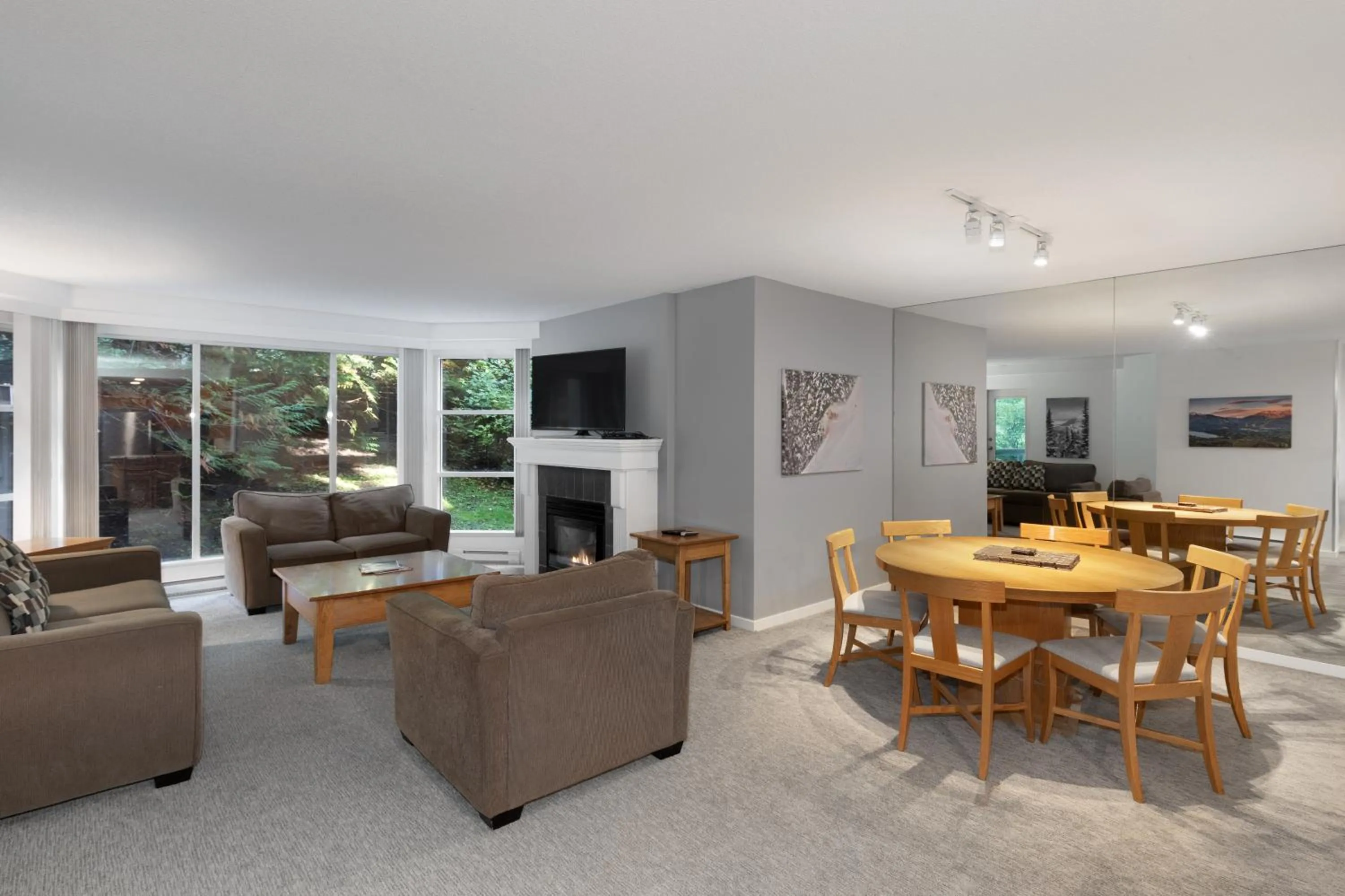 Living room in The Woodrun Lodge by Whiski Jack