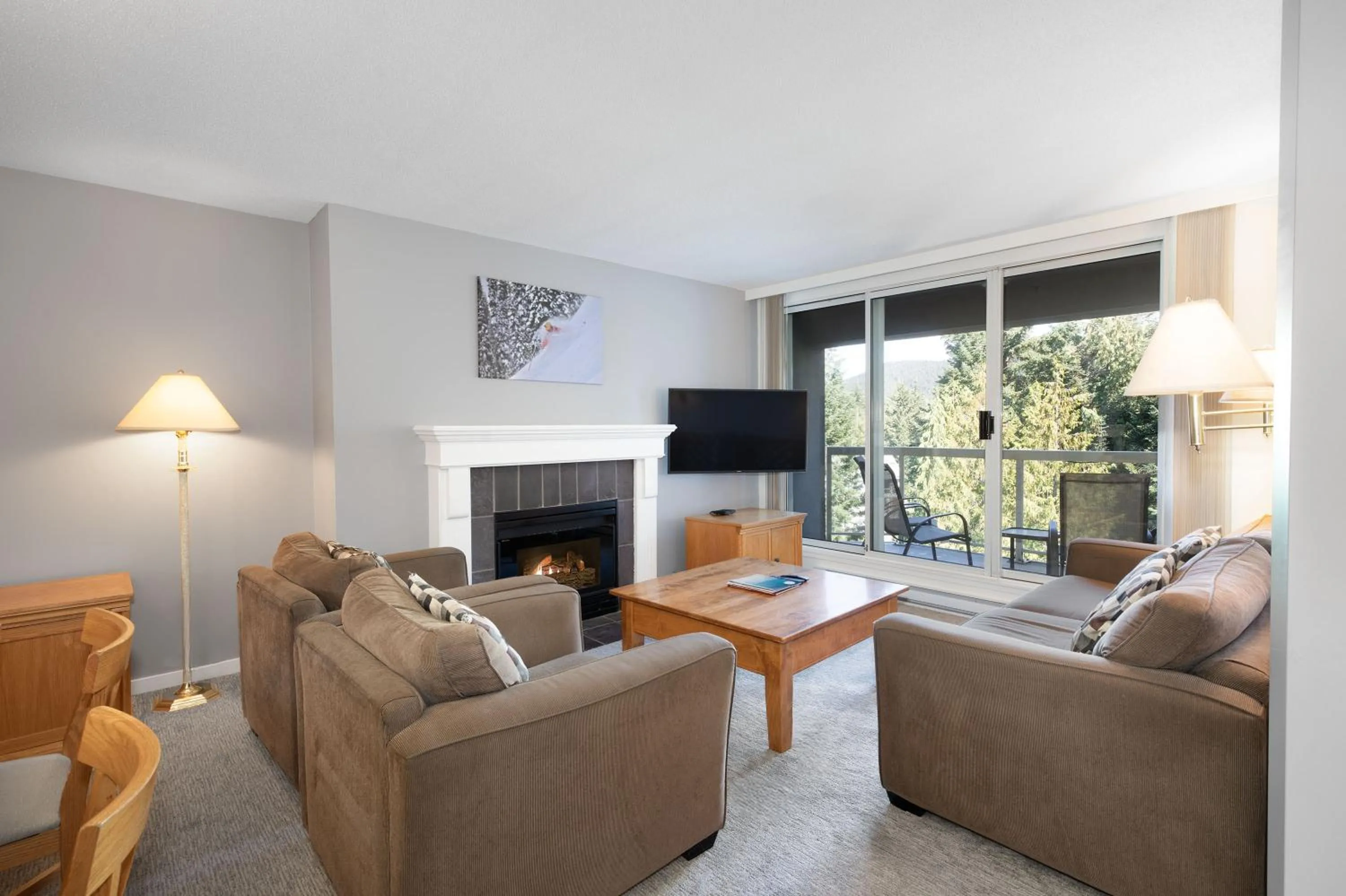 Living room in The Woodrun Lodge by Whiski Jack